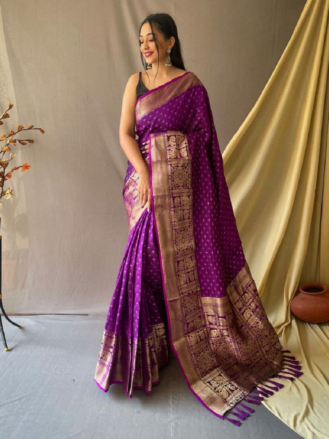 

LEOSAGI Woven Design Zari Pure Silk Kanjeevaram Saree, Purple