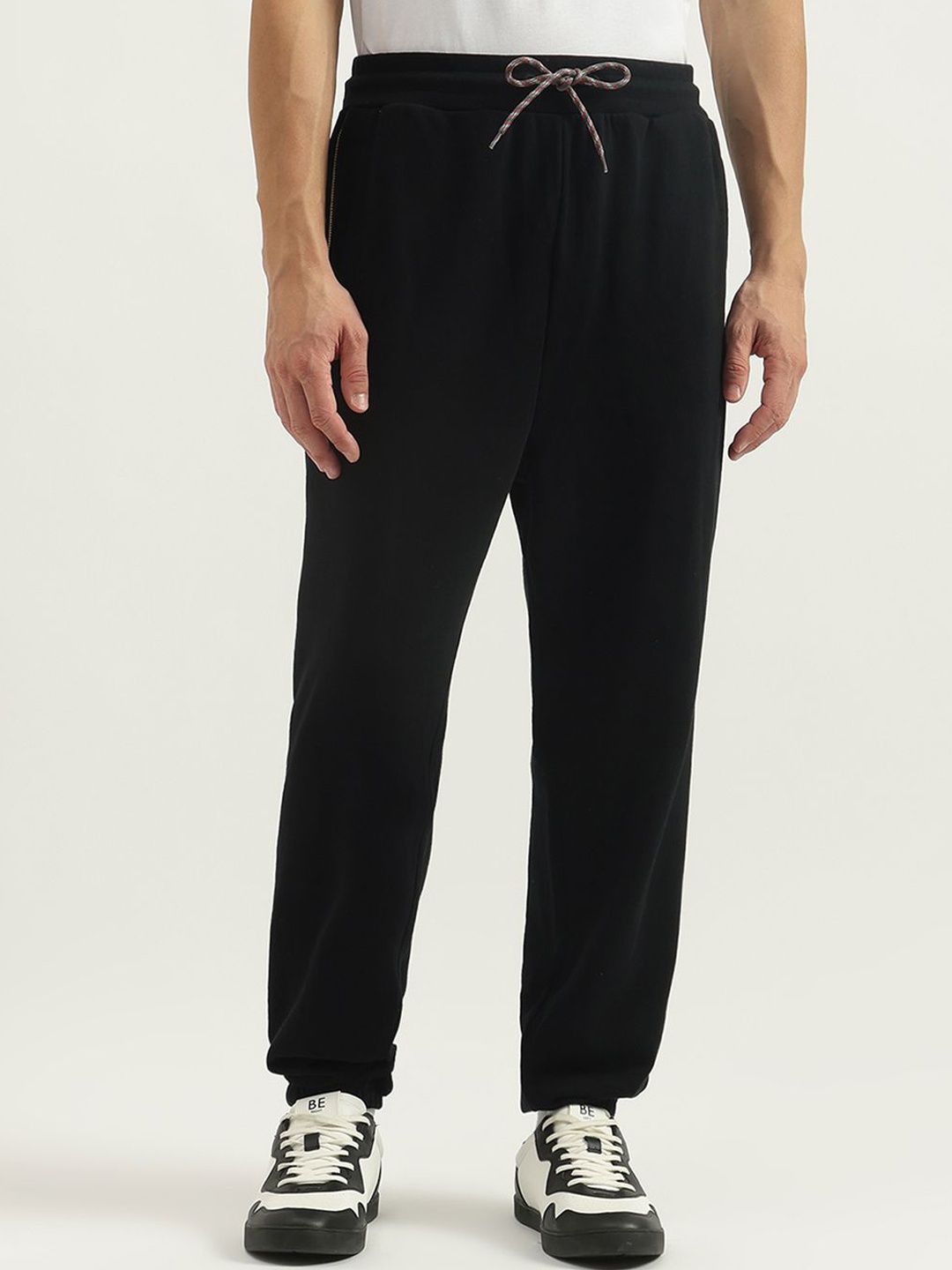 

United Colors of Benetton Men Trousers, Black