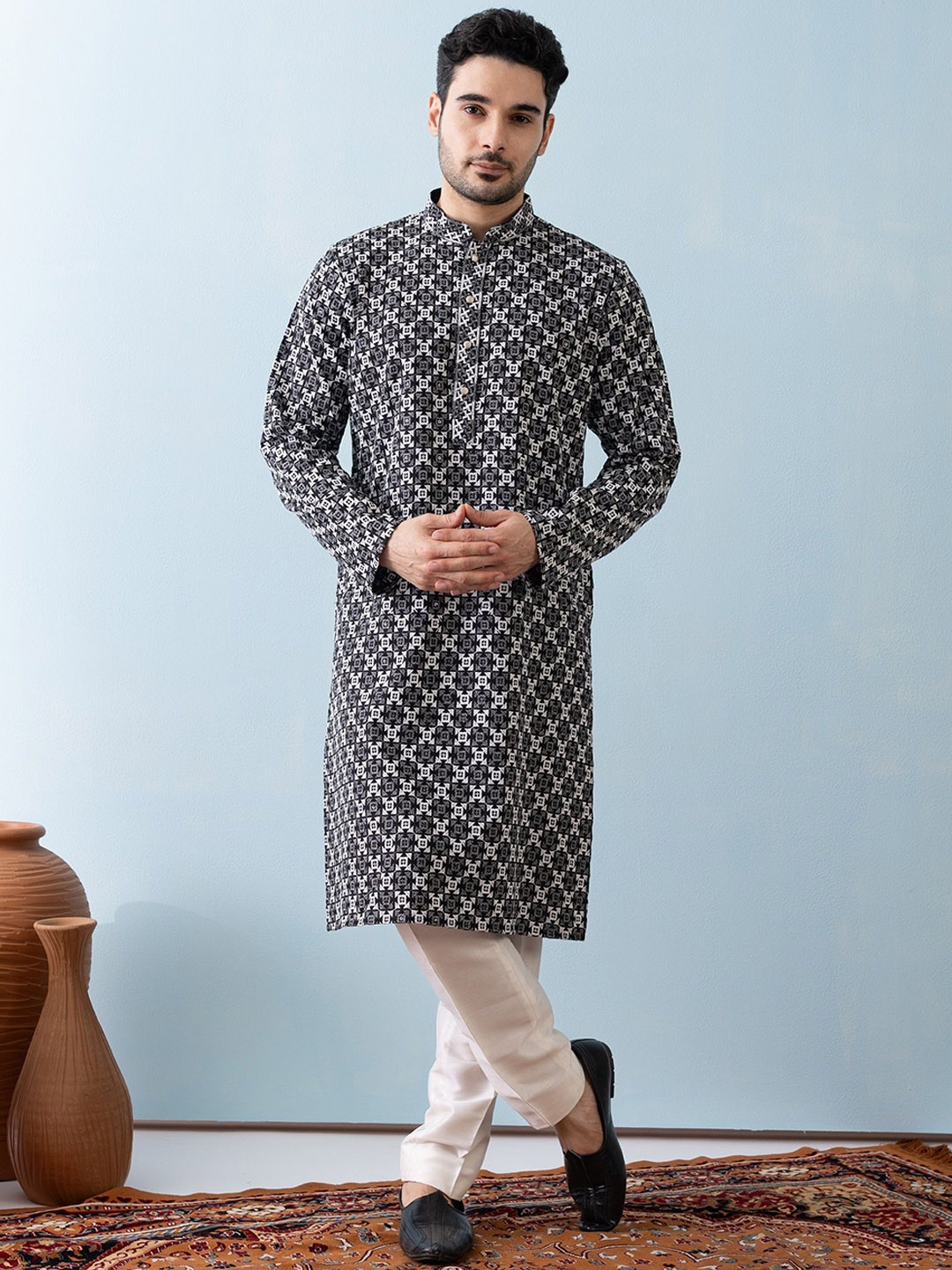 

HERE&NOW Black Ethnic Motifs Embroidered Mandarin Collar Chikankari Straight Kurta