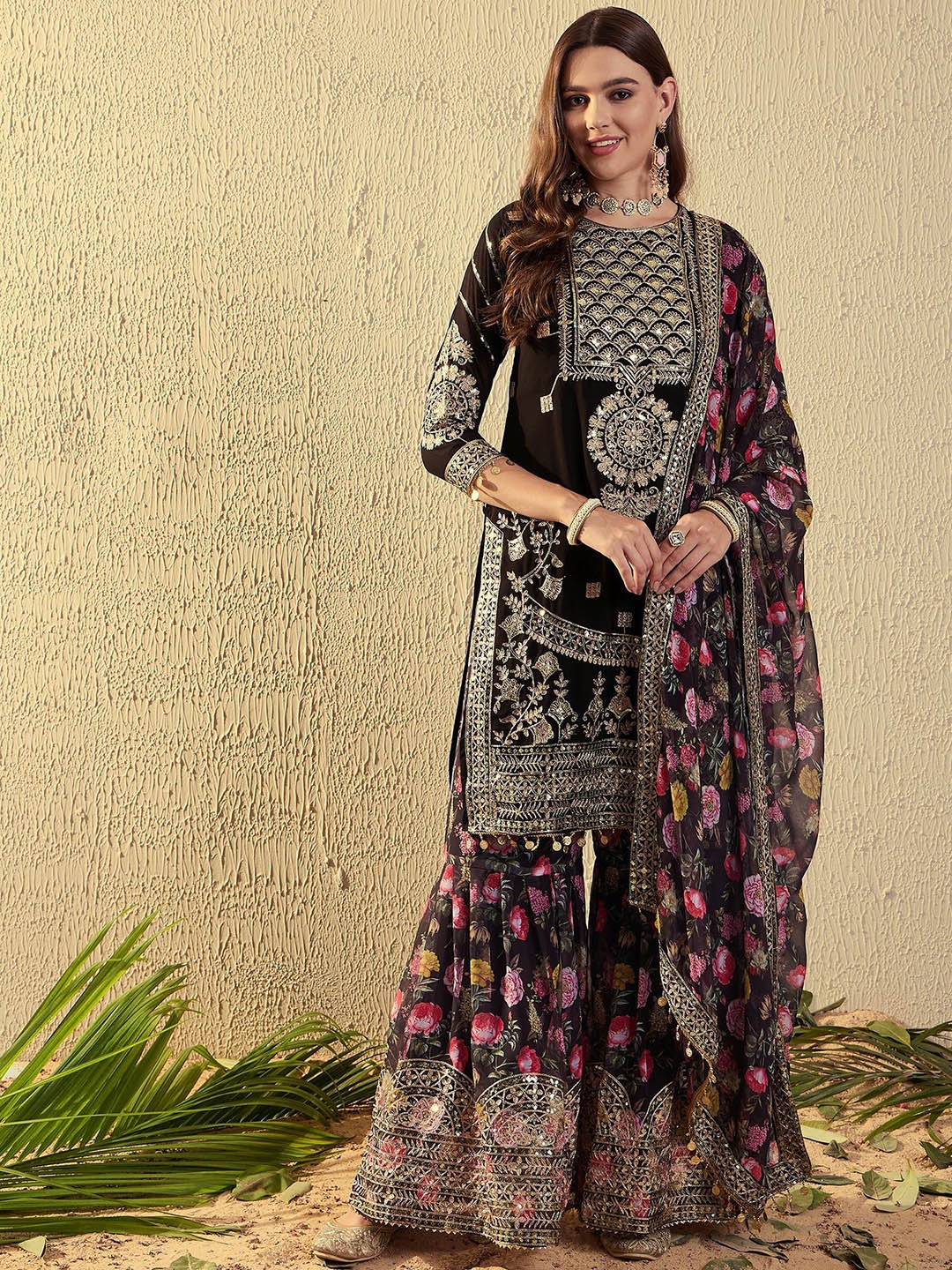 

SERONA FABRICS Floral Embroidered Sequinned Straight Kurta with Palazzo & Dupatta, Black