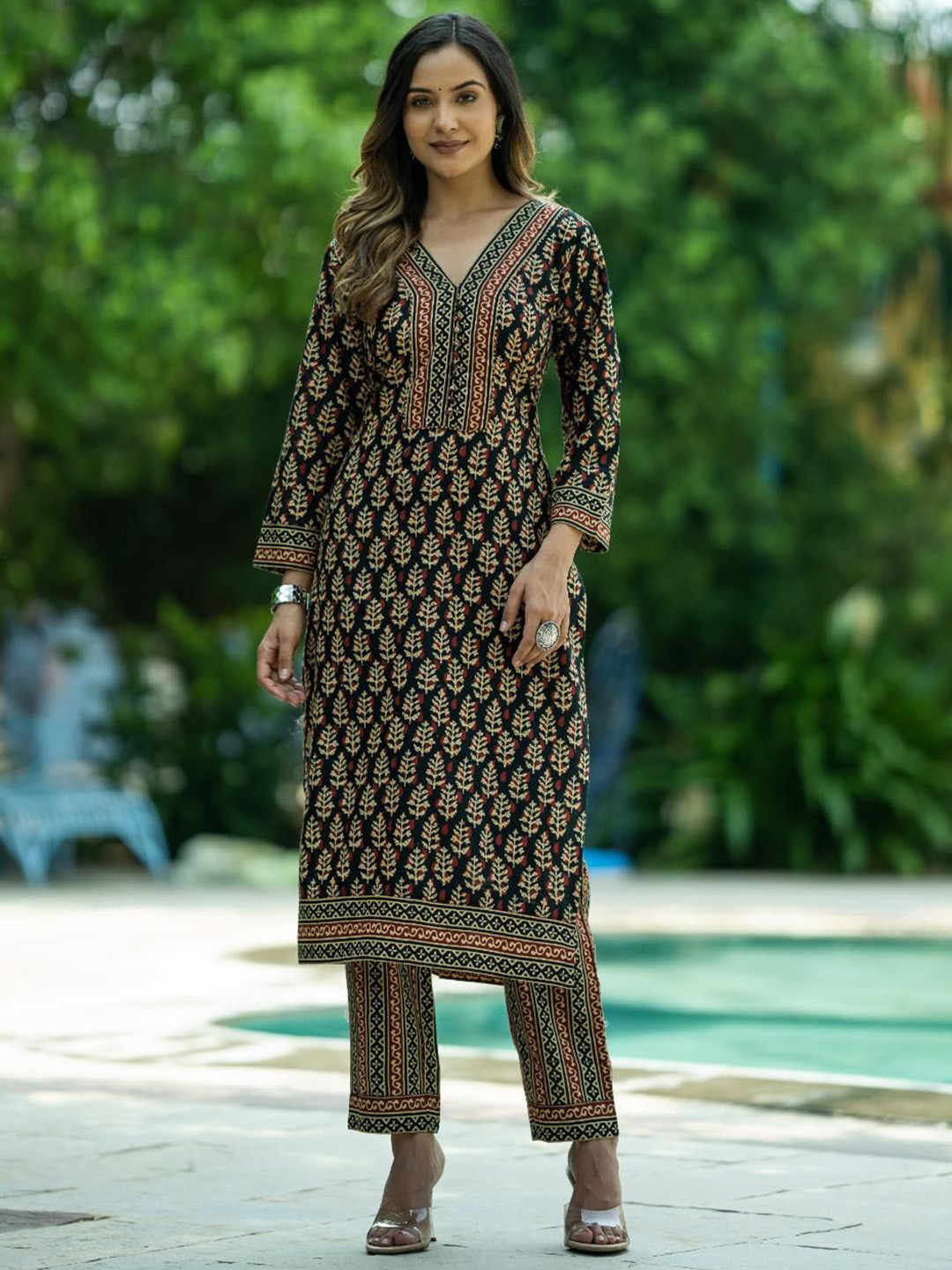 

KALINI Floral Printed V-Neck Pure Cotton Straight Kurta With Trousers, Black