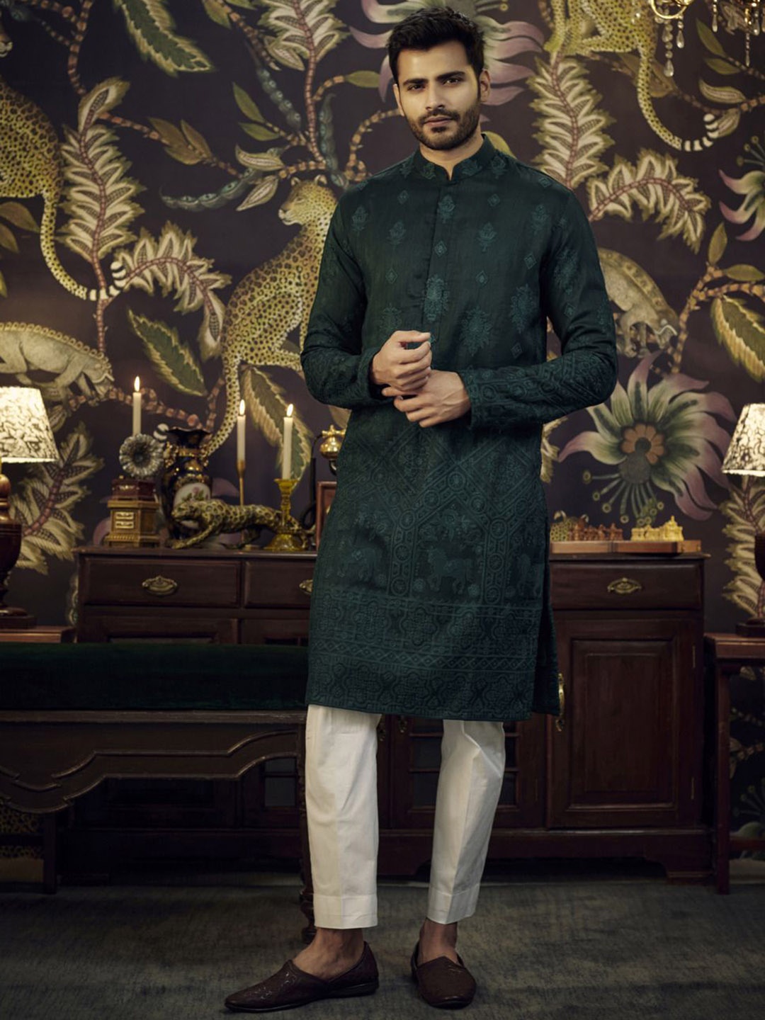 

KASBAH CLOTHING NISHCHAIY SAJDEH Kashmiri Embroidered Chikankari Silk Straight Kurta, Green