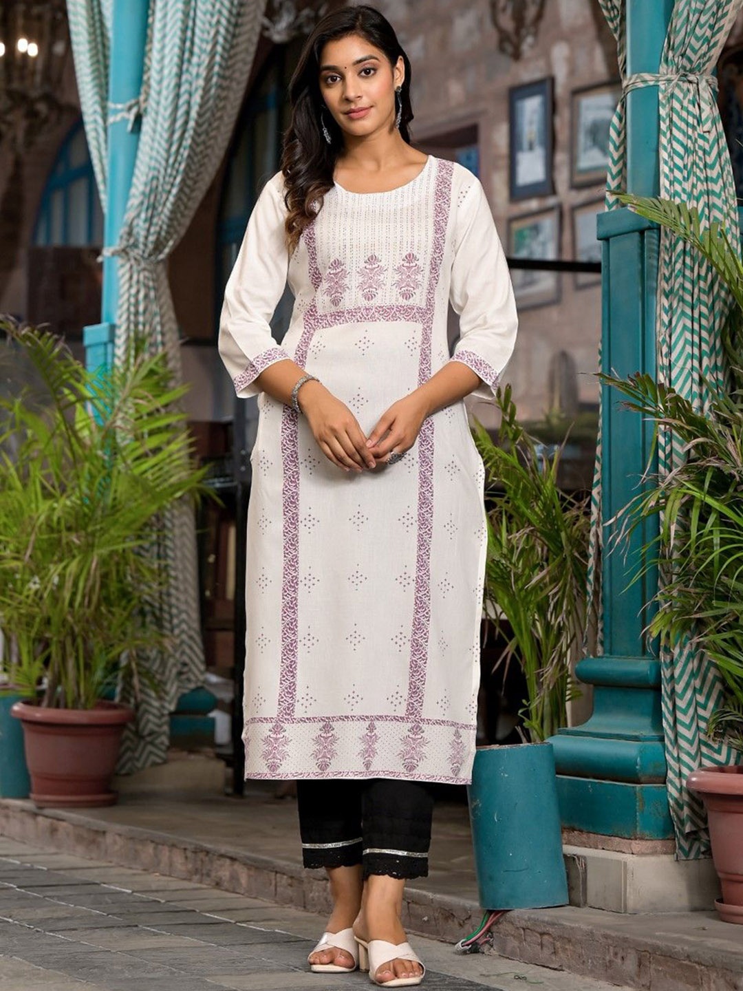 

Juniper Ethnic Motifs Printed Round Neck Liva Straight Kurta, Off white