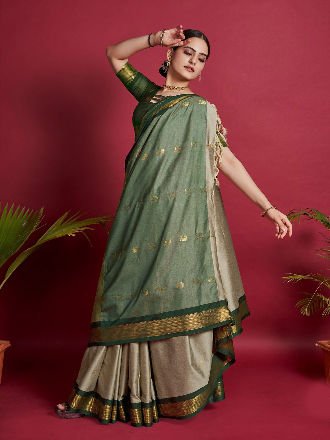

LEOSAGI Woven Design Zari Pure Silk Kanjeevaram Saree, Beige