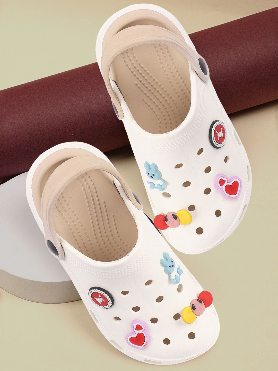 

JUMPLITE Women Rubber Clogs, Beige