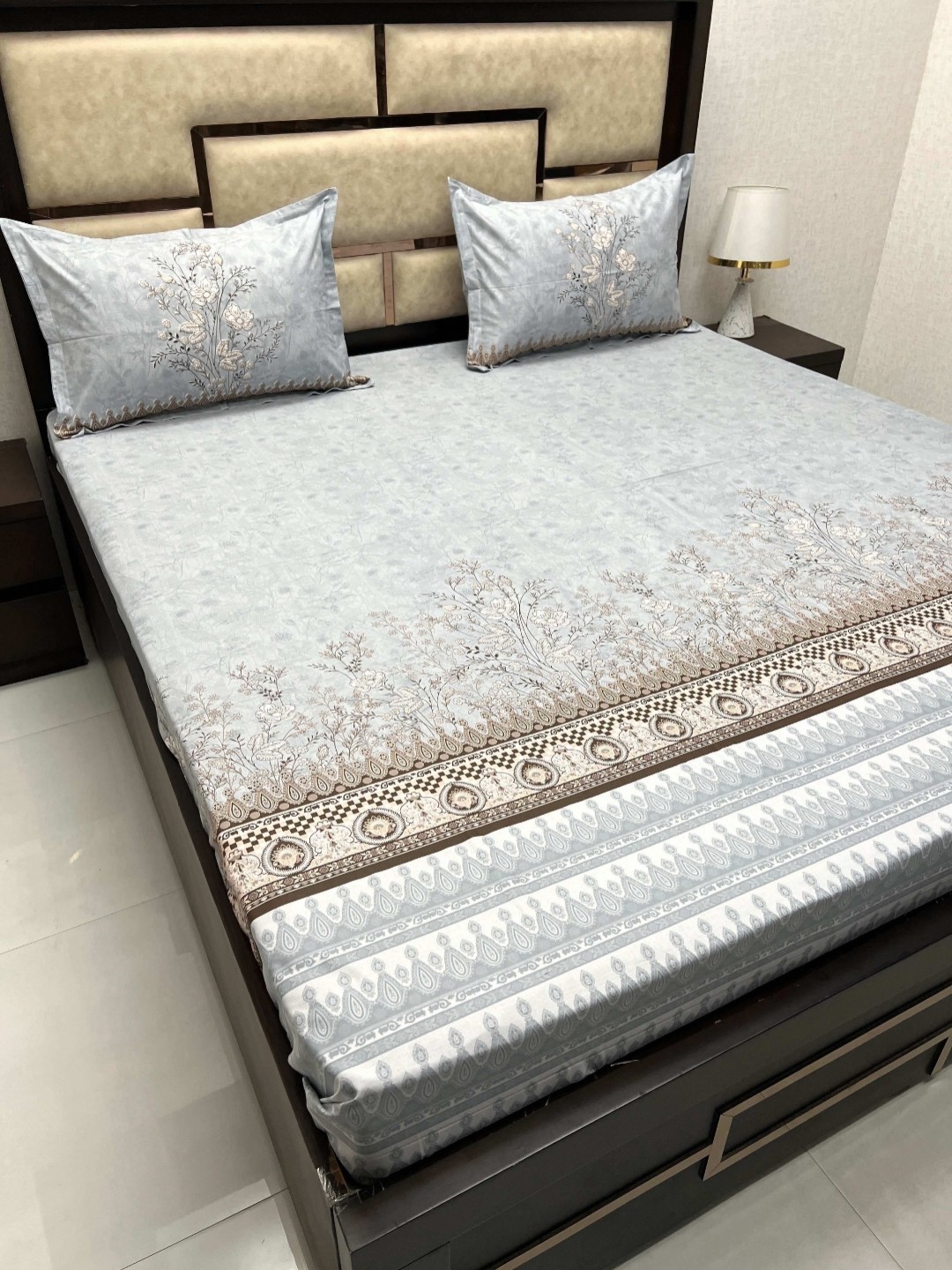 

Pure Decor Lifestyle Blue & Beige Floral 380 TC Cotton King Bedsheet With 2 Pillow Covers