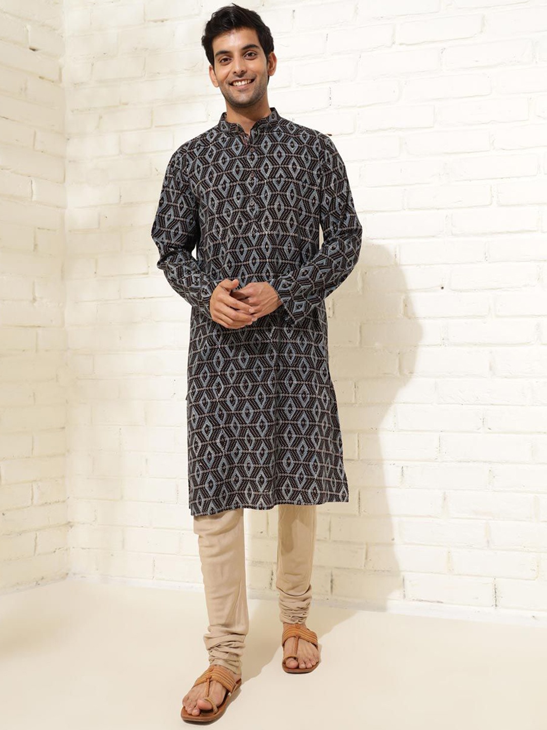 

Fabindia Comfort Fit Ethnic Motifs Printed Band Collar Pure Cotton Straight Kurta, Black