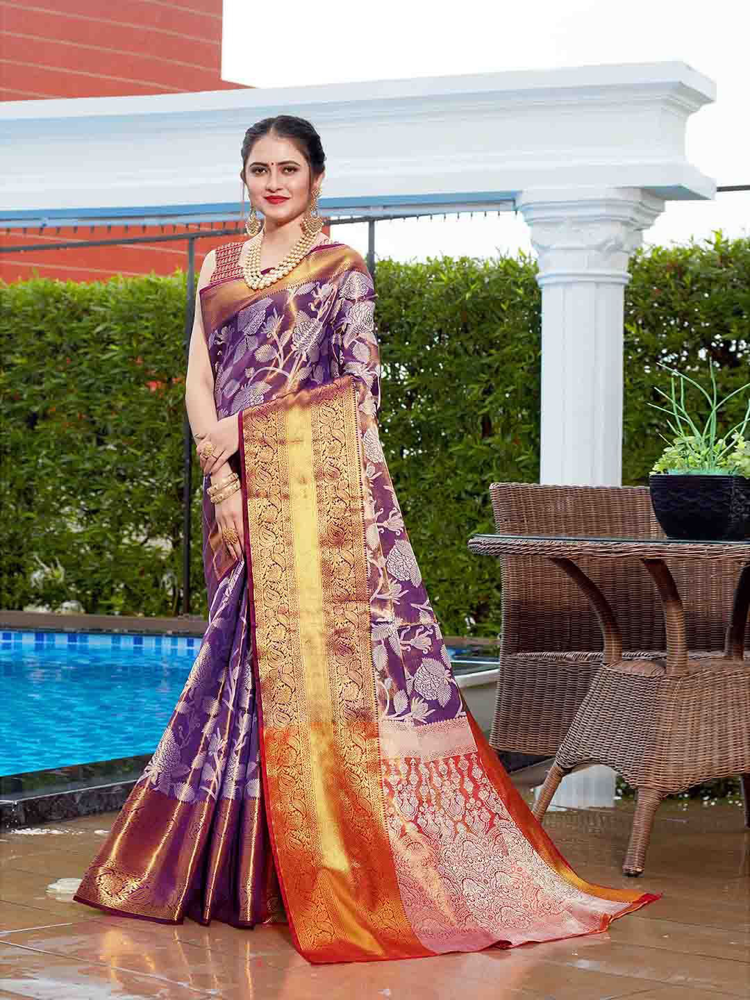 

JUST FASHION Ethnic Motifs Zari Banarasi Saree, Purple