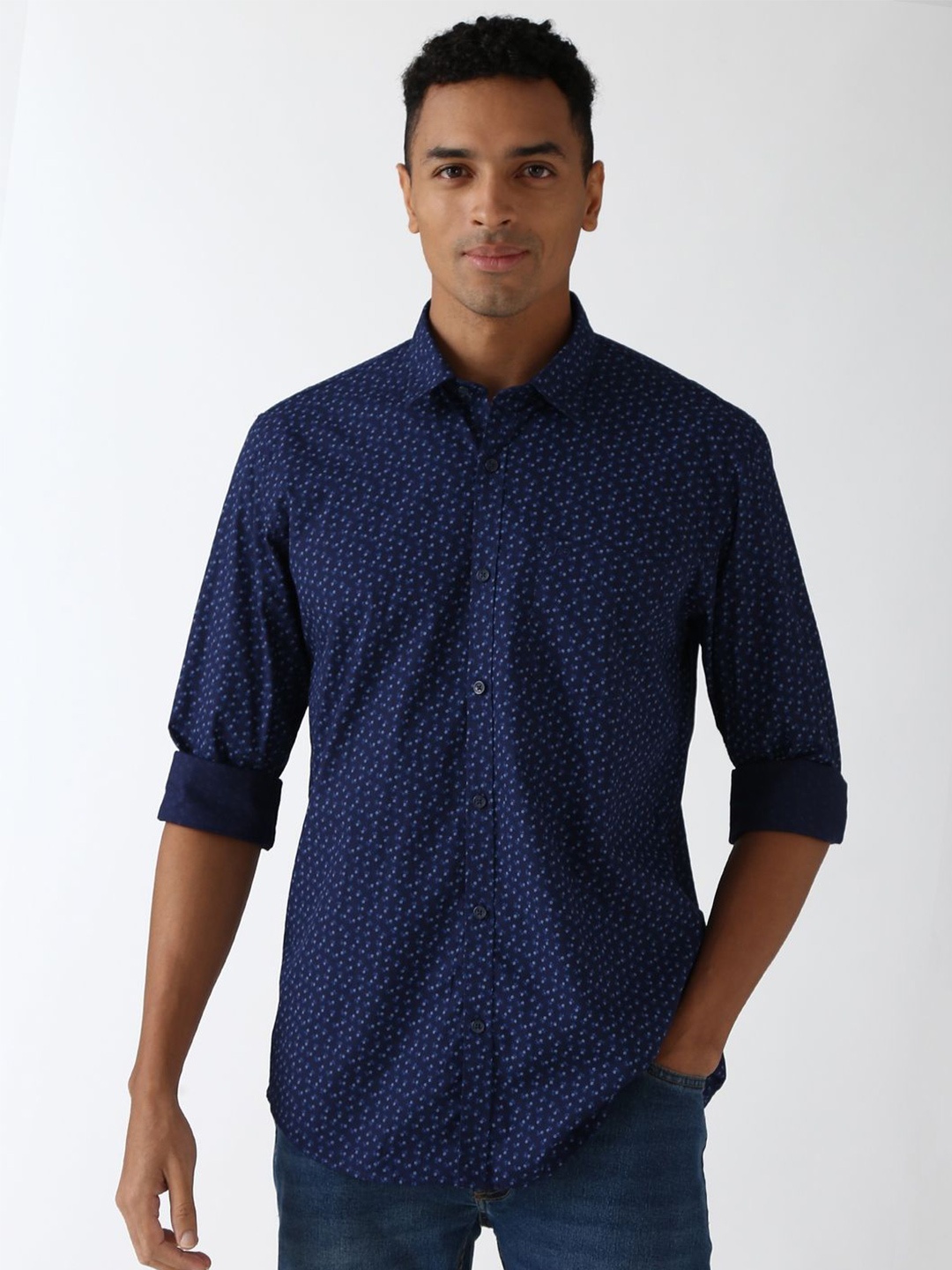 

Peter England Casuals Men Spread Collar Micro Ditsy Printed Cotton Slim Fit Casual Shirt, Navy blue