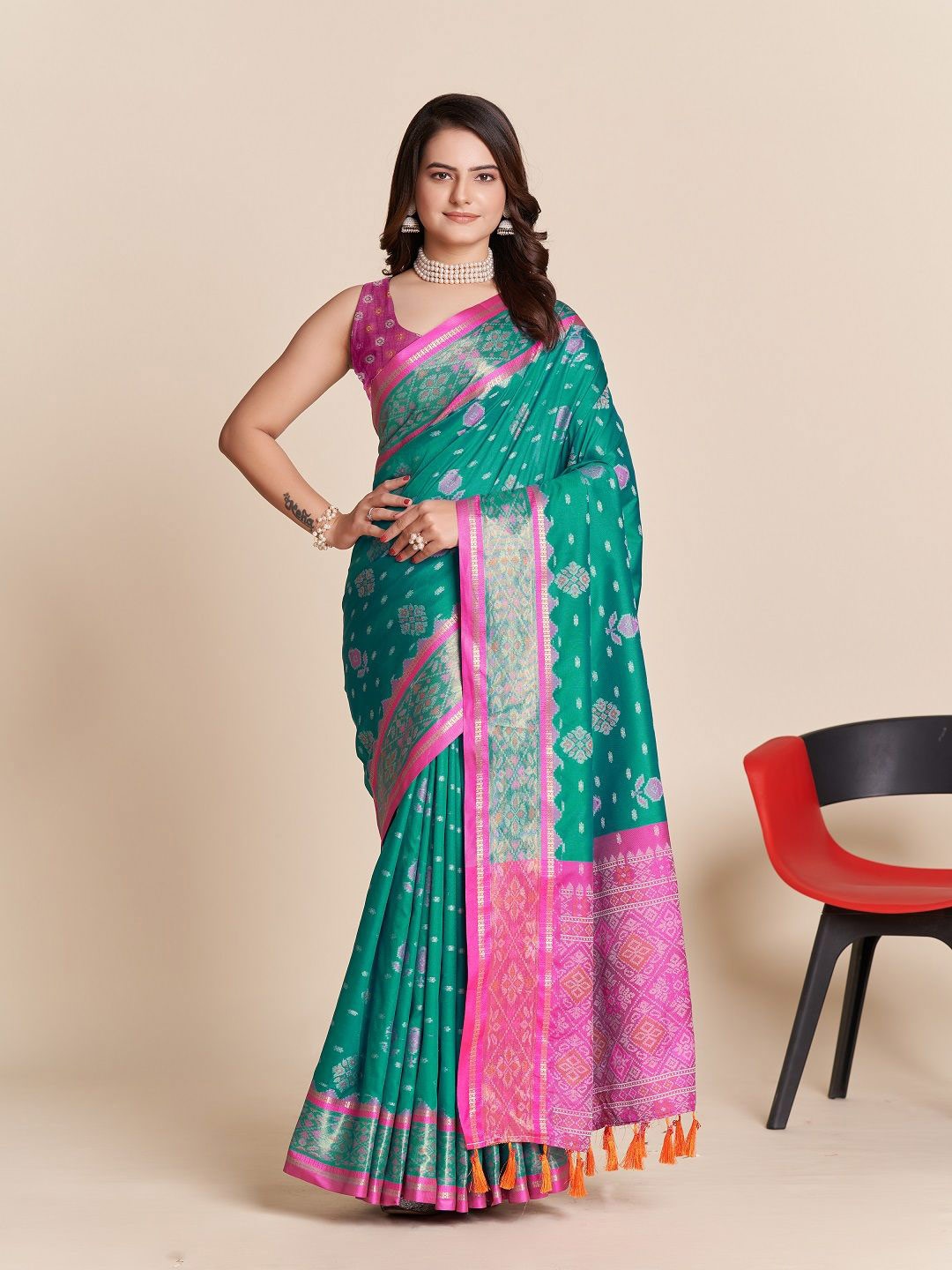 

LEOSAGI Ethnic Motifs Zari Pure Silk Patola Saree, Green