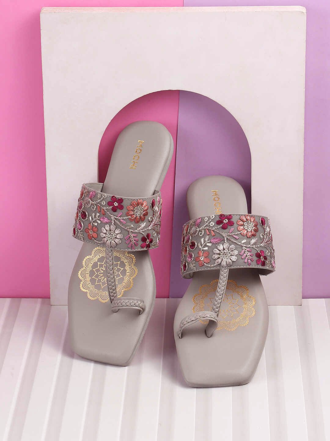 

Mochi Women Embroidered One Toe Flats, Grey