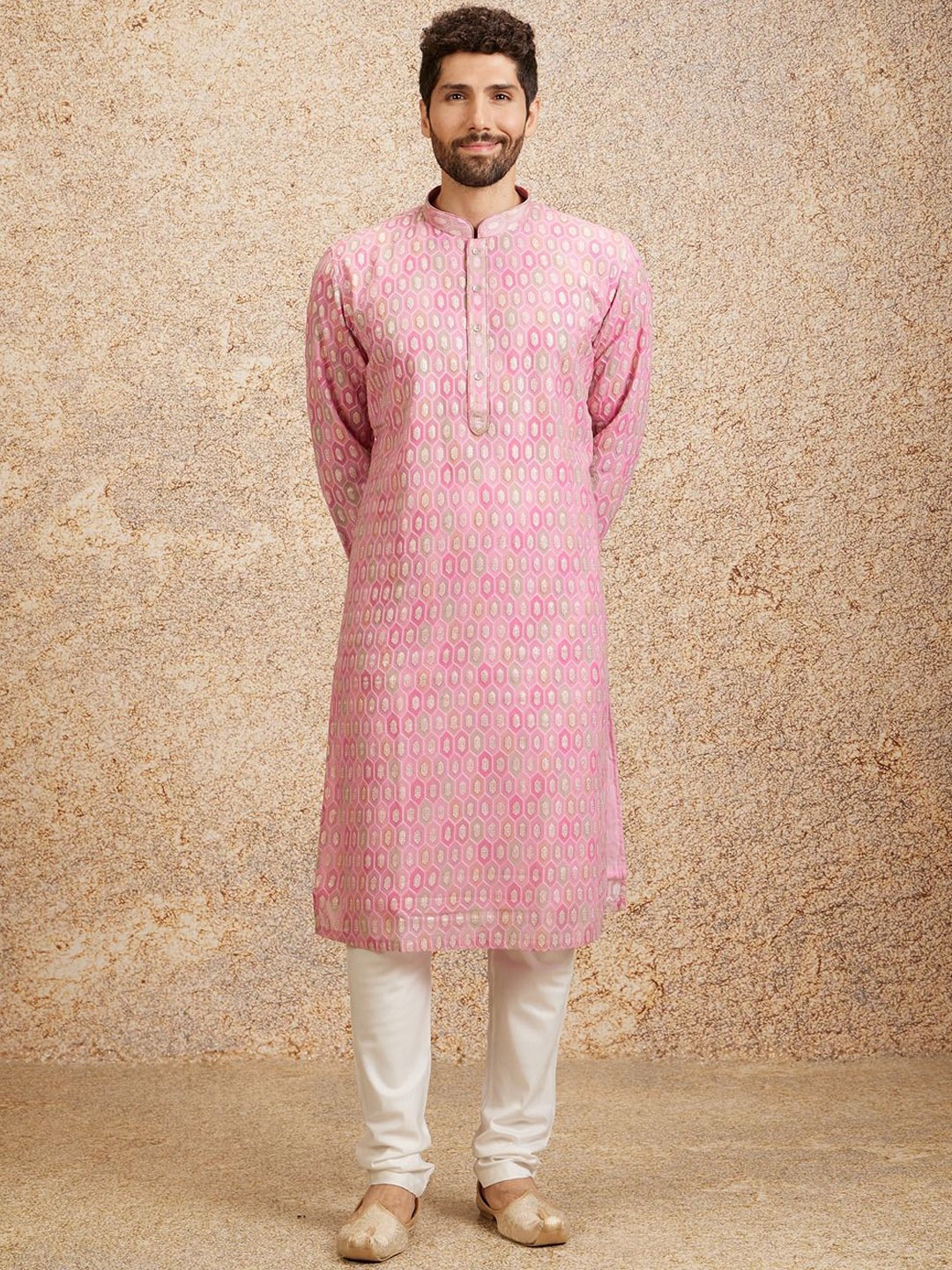 

Twamev Men Embroidered Regular Kurta with Pyjamas, Pink