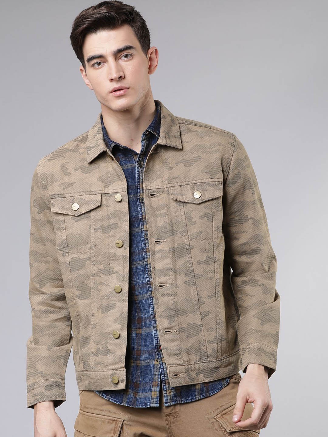 

HIGHLANDER Men Camouflage Crop Denim Jacket, Khaki