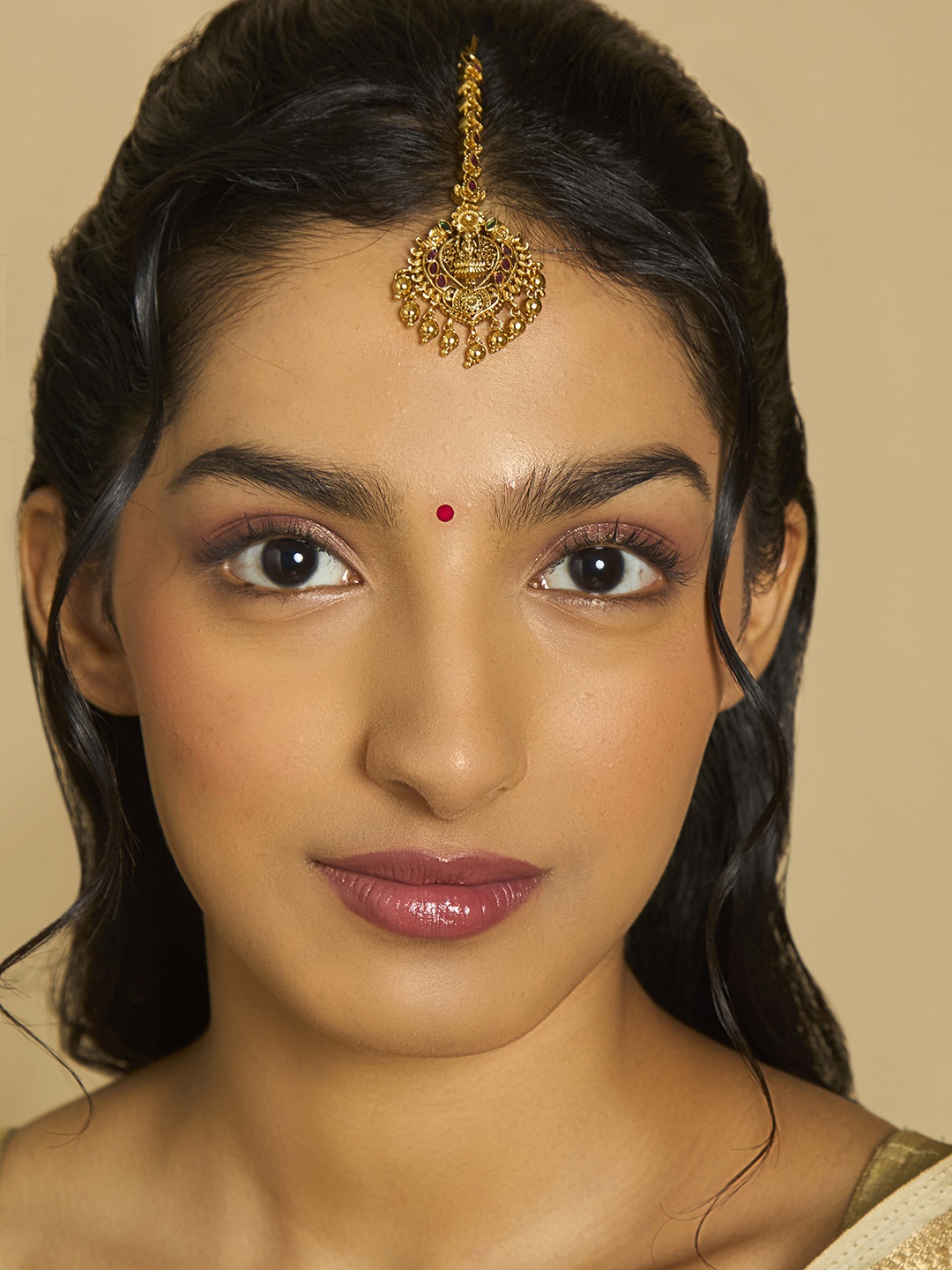 

Kushal's Fashion Jewellery Gold Plated Artificial Stones Studded Maang Tikka