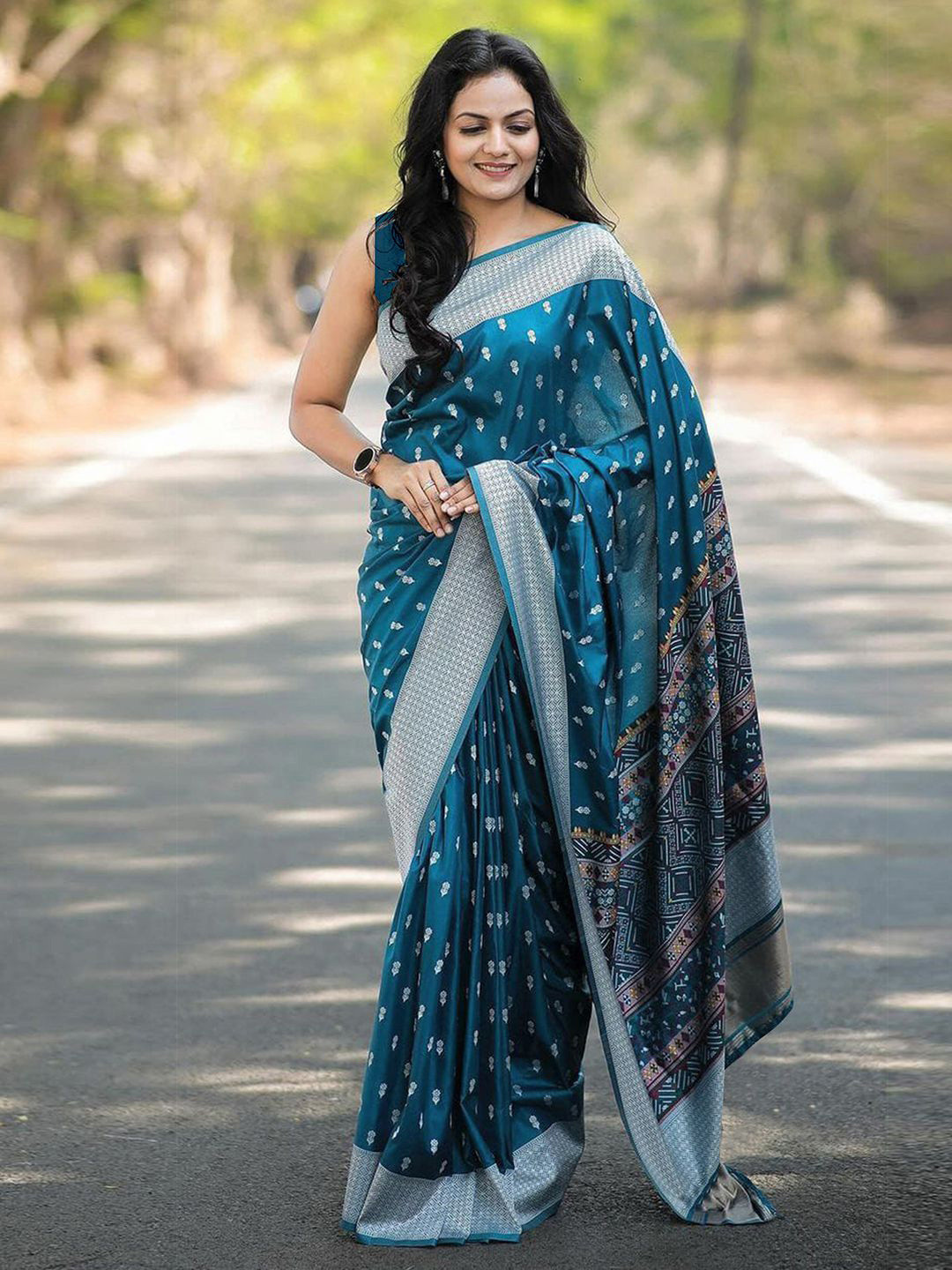 

KALINI Ethnic Motifs Zari Saree, Blue