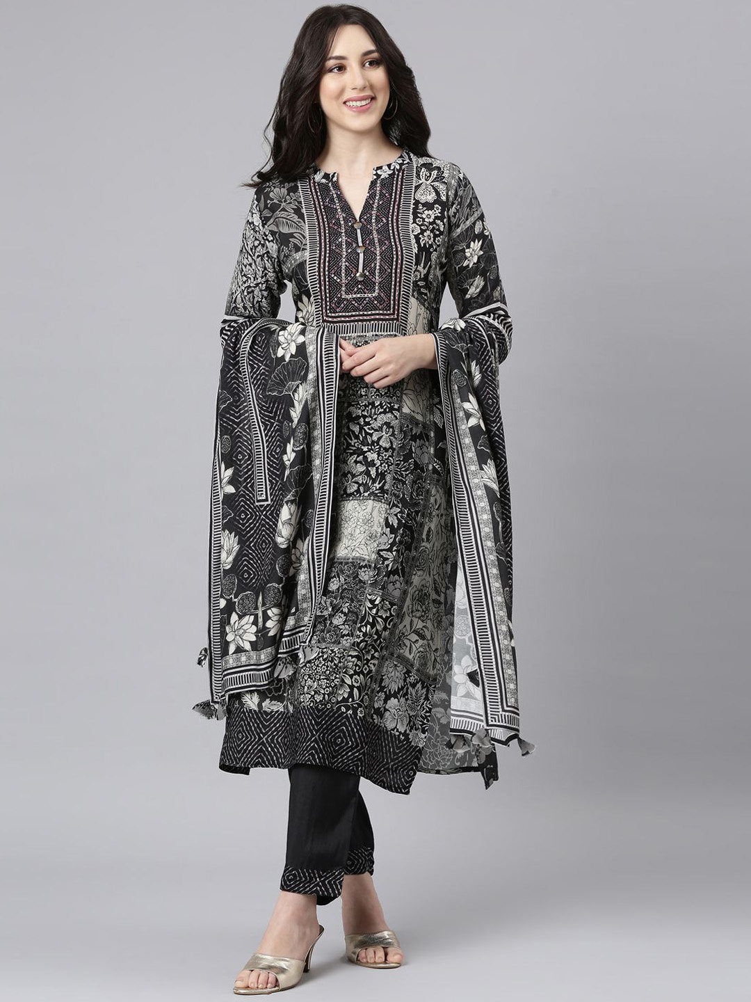 

Neerus Women Floral Printed Panelled Sequinned Kurta with Trousers & With Dupatta, Black