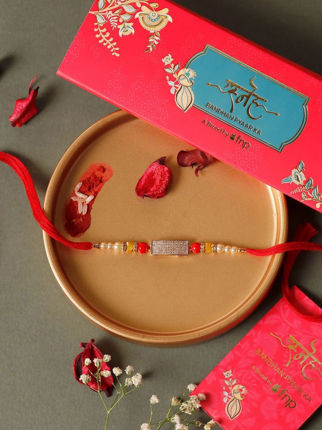 

fnp Majestic Golden Glow Rakhi Silver Selections, Red