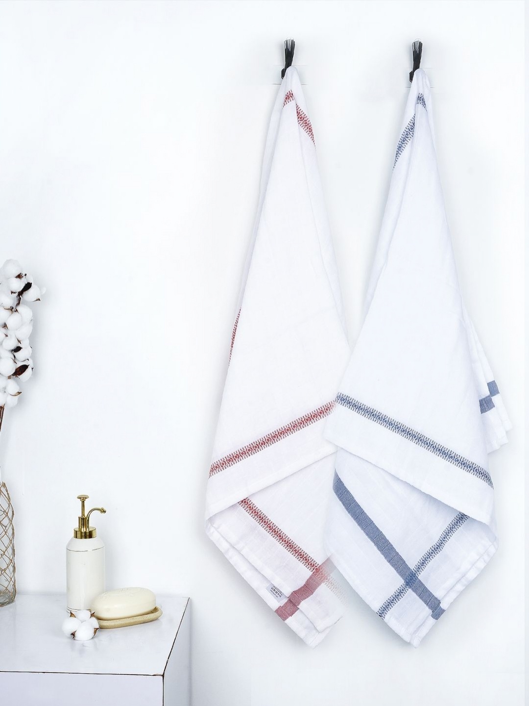 

Thirsty Towel Red & Blue 2 Printed Cotton 200 GSM Bath Towel