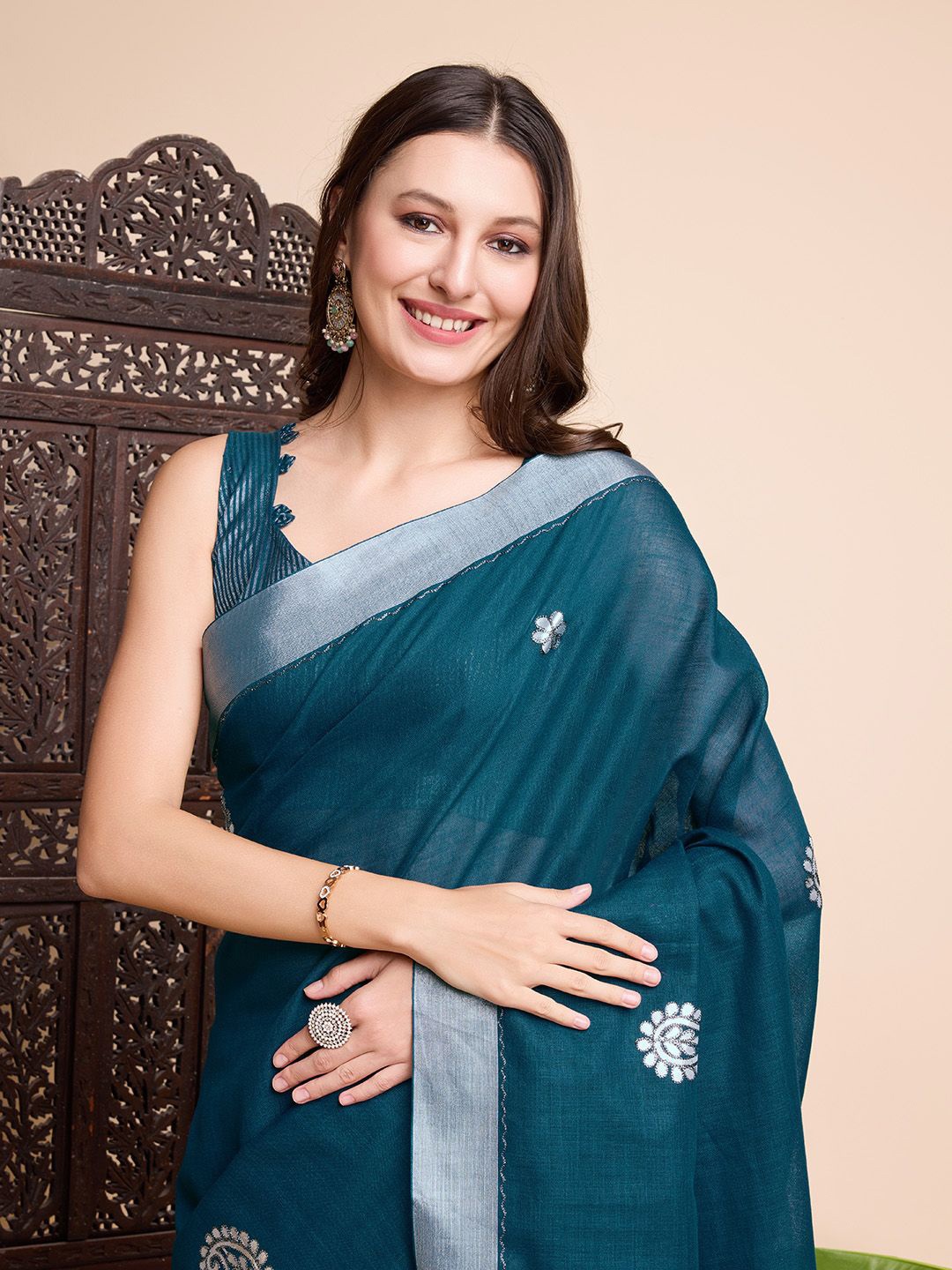 

Mitera Ethnic Motifs Embroidered Saree, Teal