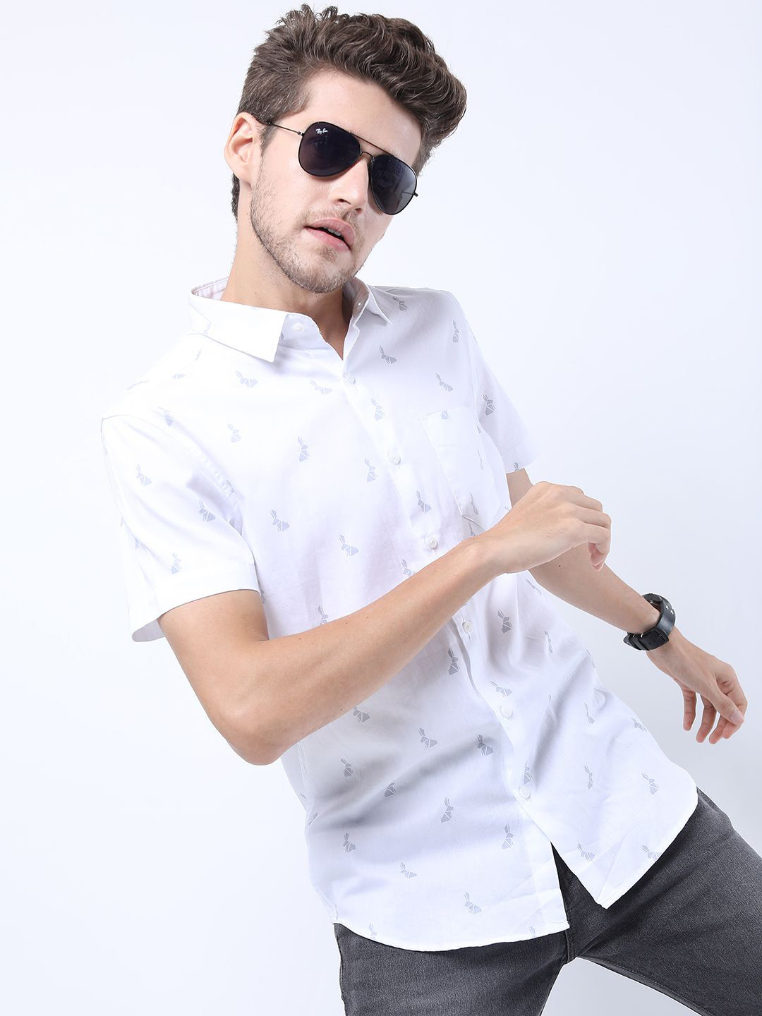 

HIGHLANDER Men Spread Collar Conversational Printed Cotton Slim Fit Casual Shirt, White