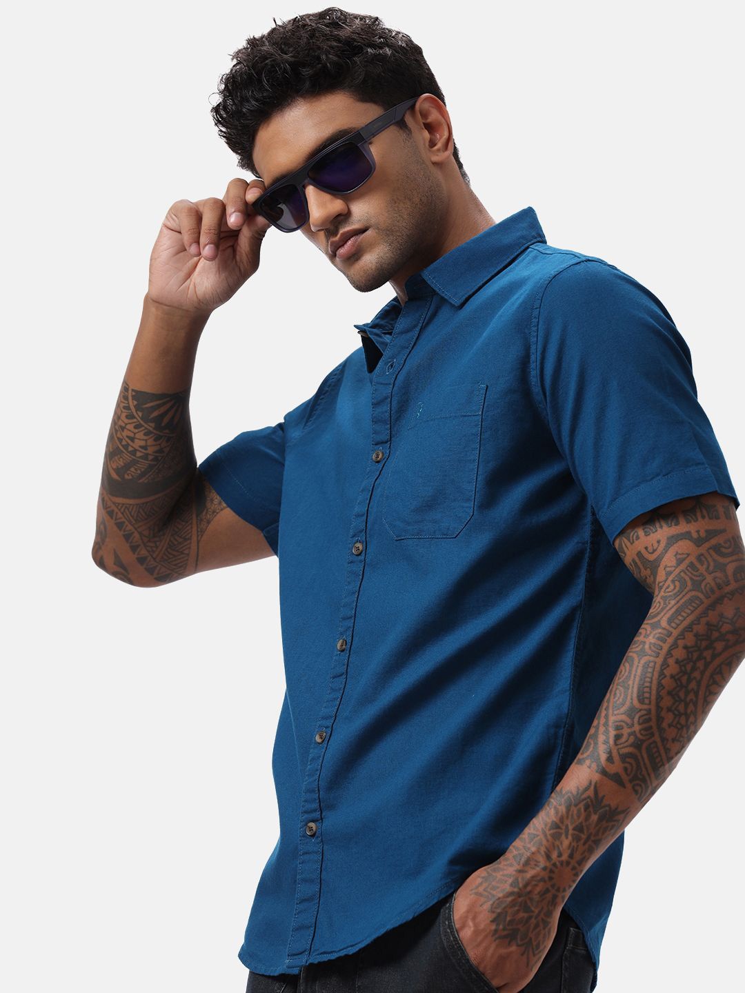 

WROGN Men Custom Spread Collar Solid Cotton Casual Shirt, Blue