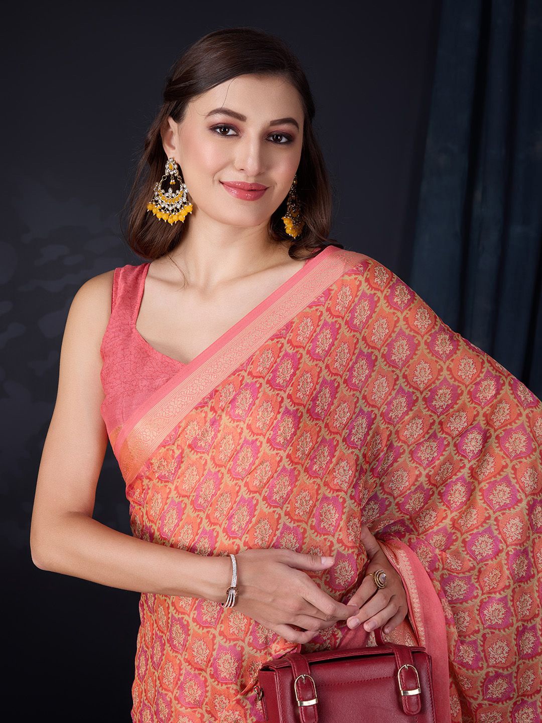 

Mitera Printed Ethnic Motifs Saree, Copper