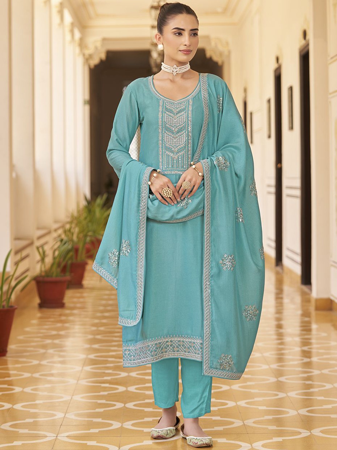 

Shaily Women Ethnic Motifs Embroidered Regular Thread Work Kurta with Trousers & With Dupatta, Blue