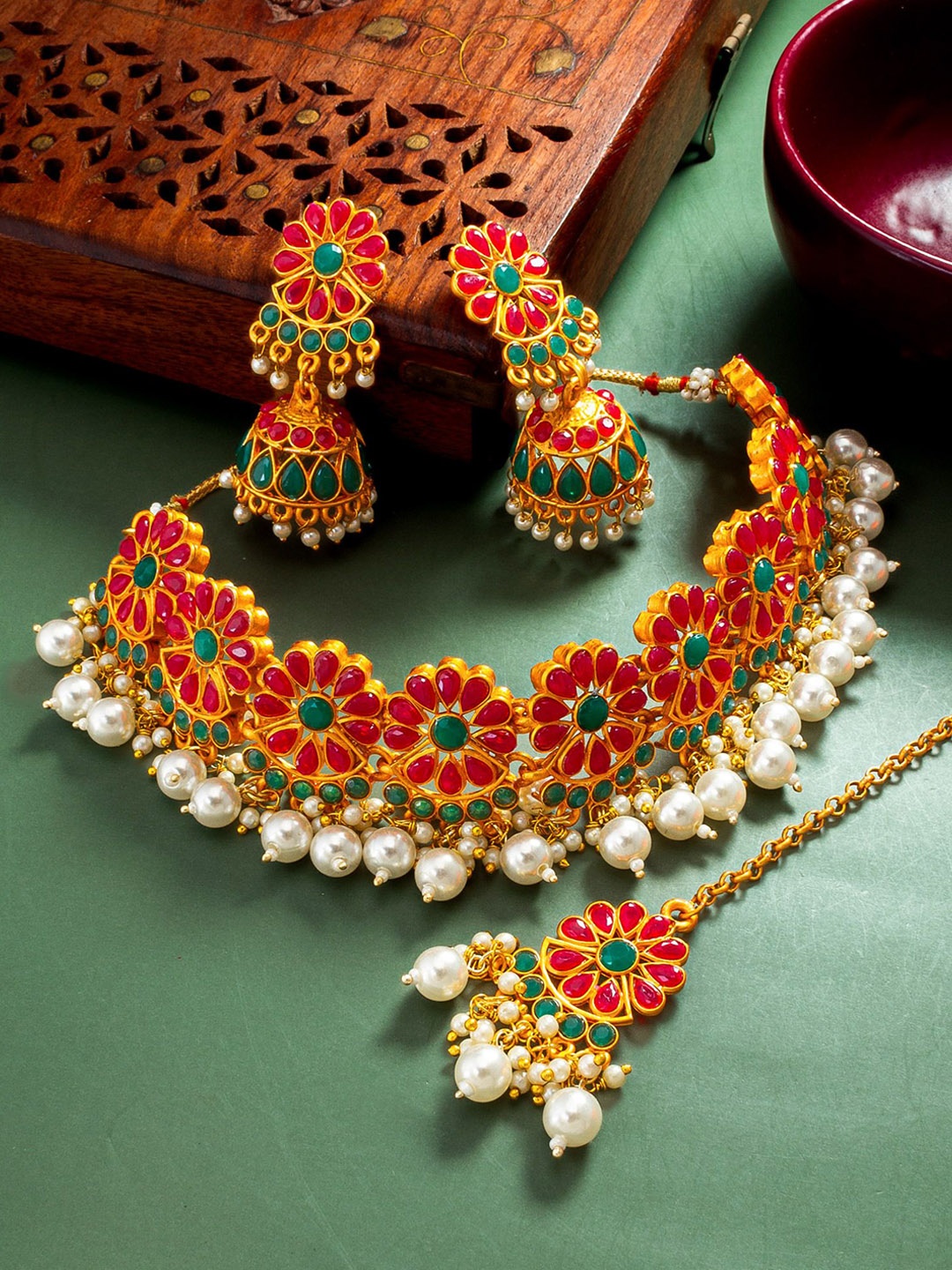 

aadita Gold-Plated Kundan Studded & Beaded Jewellery Set