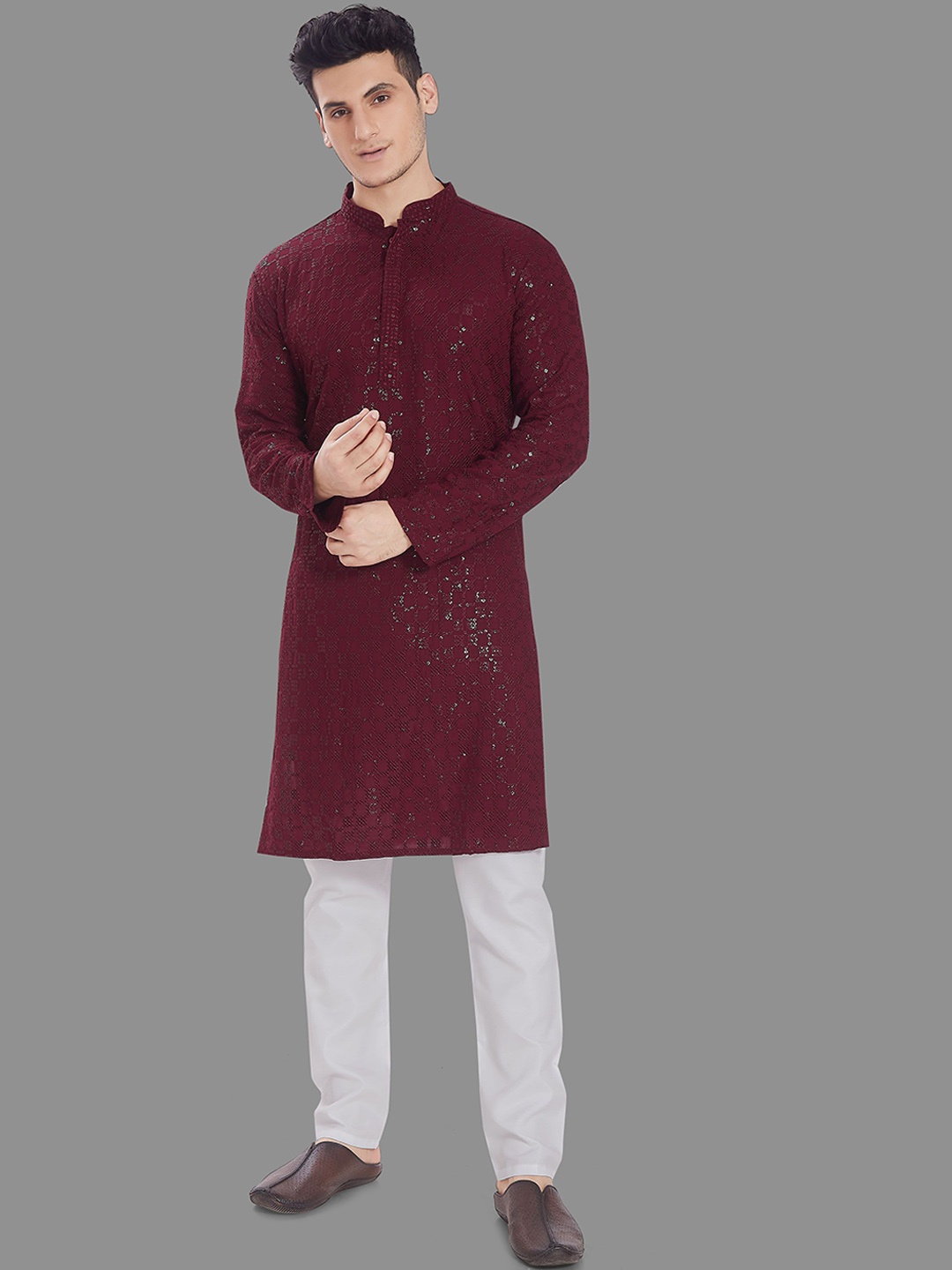 

DIVISIVE Men Geometric Thread Work Kurta, Maroon