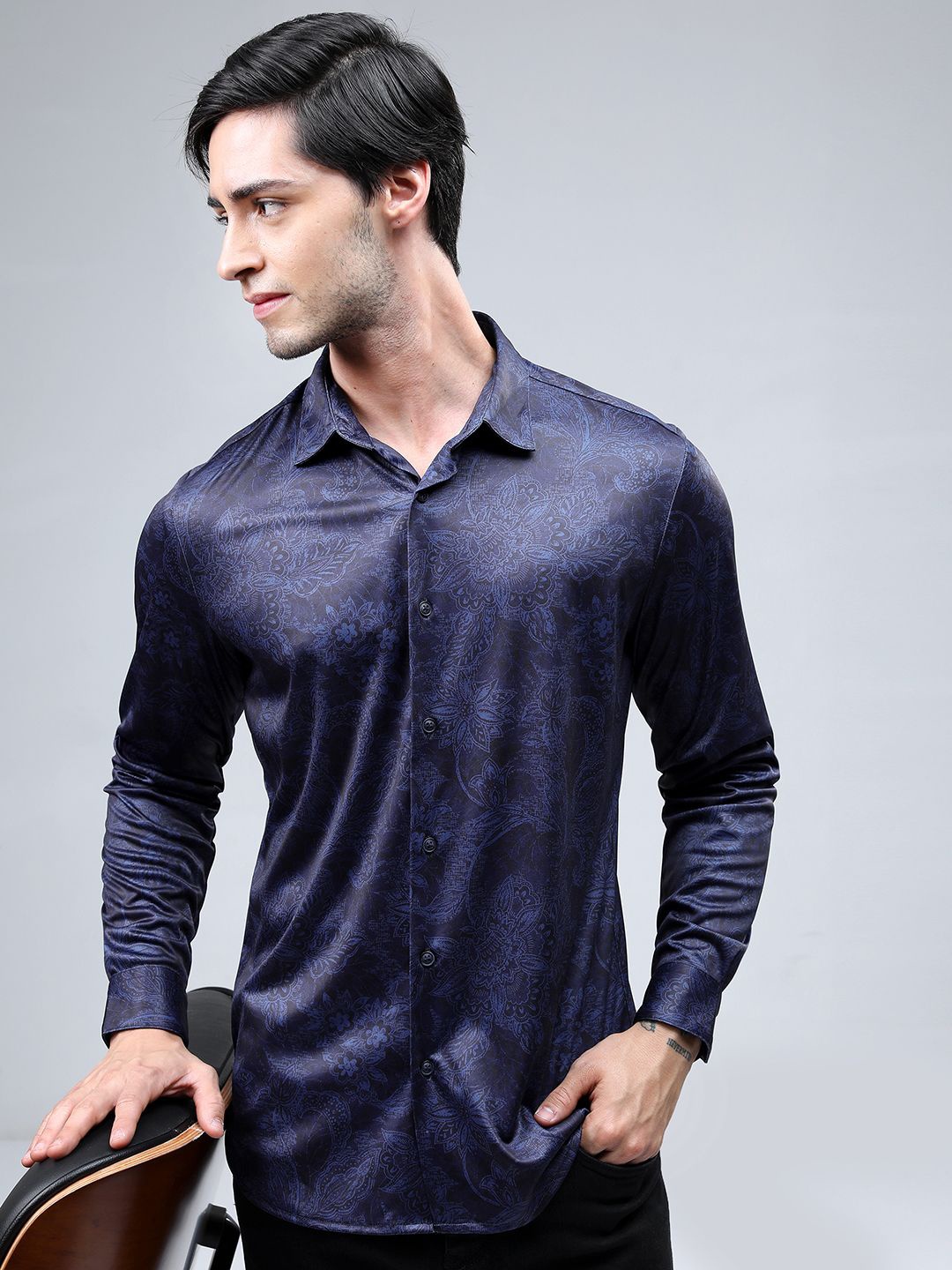 

HIGHLANDER Men Spread Collar Ethnic Motifs Printed Slim Fit Casual Shirt, Navy blue