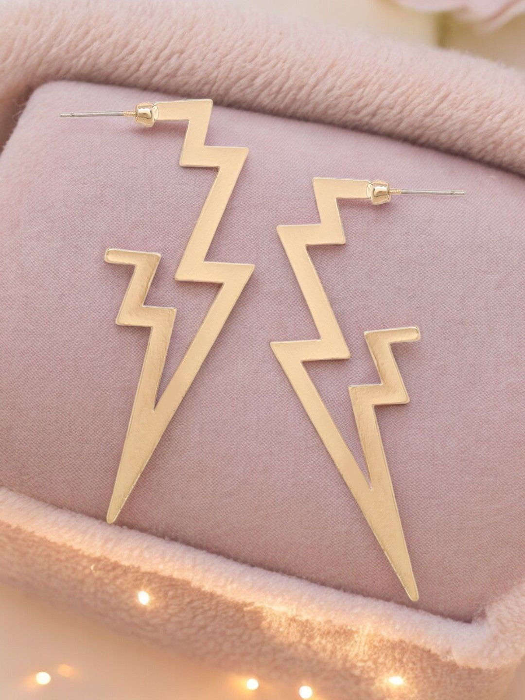 

OOMPH Geometric Studs Earrings, Gold