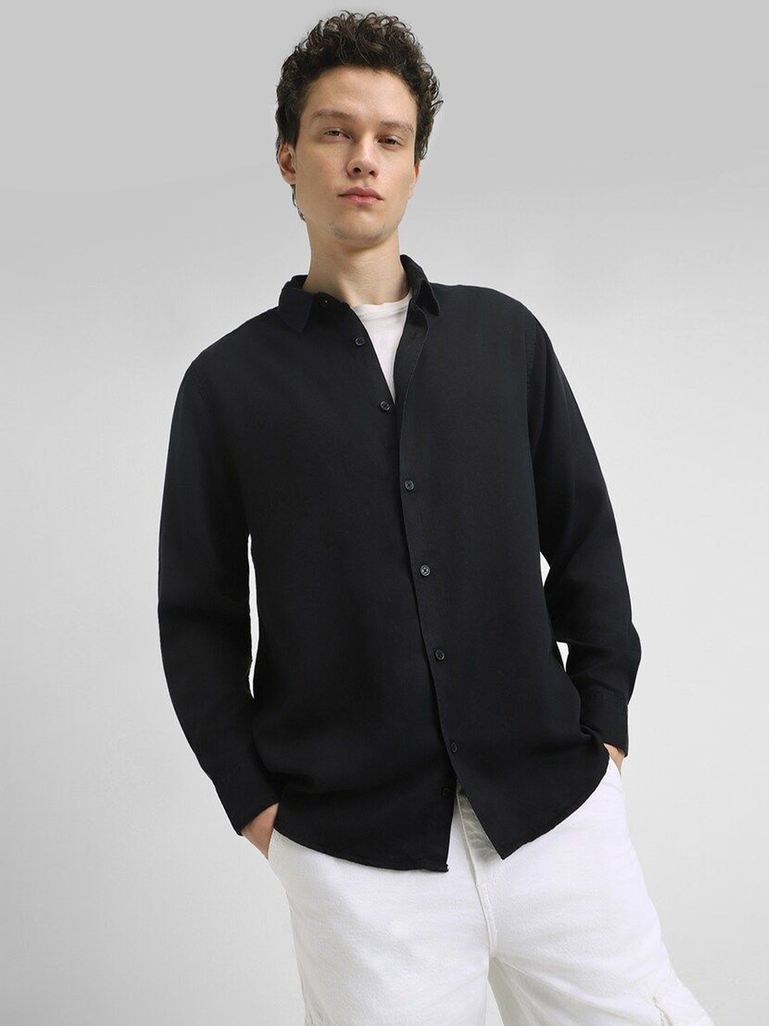 

FOREVER 21 Men Spread Collar Solid Lyocell Casual Shirt, Black
