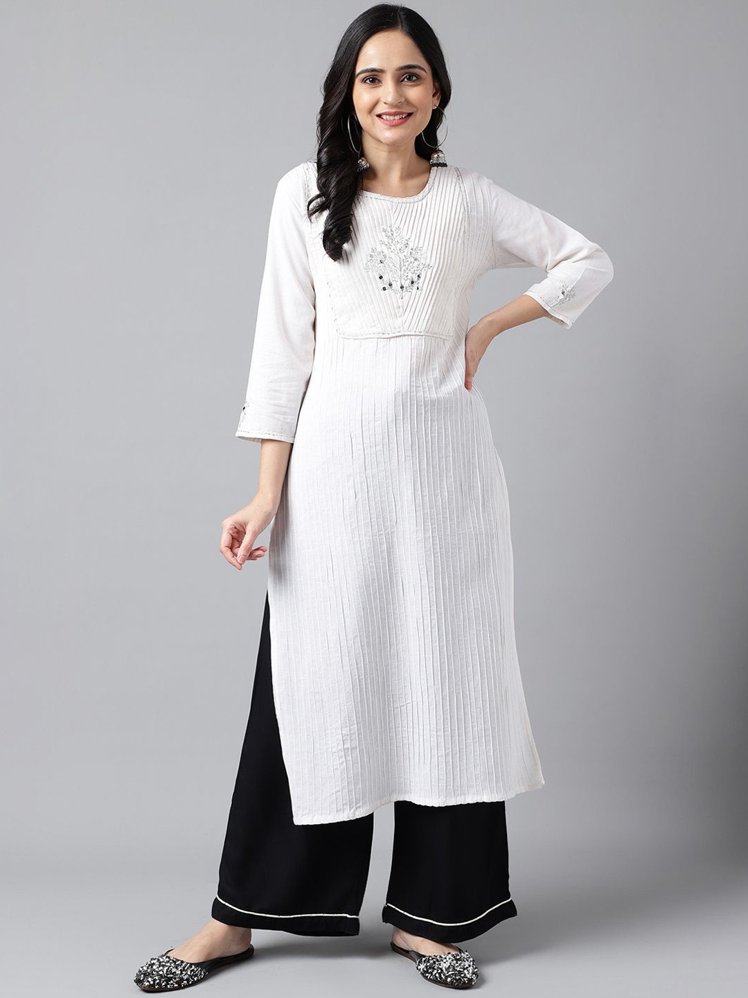 

Neemiya Women Yoke Design Flared Sleeves Thread Work Anarkali Kurta, White