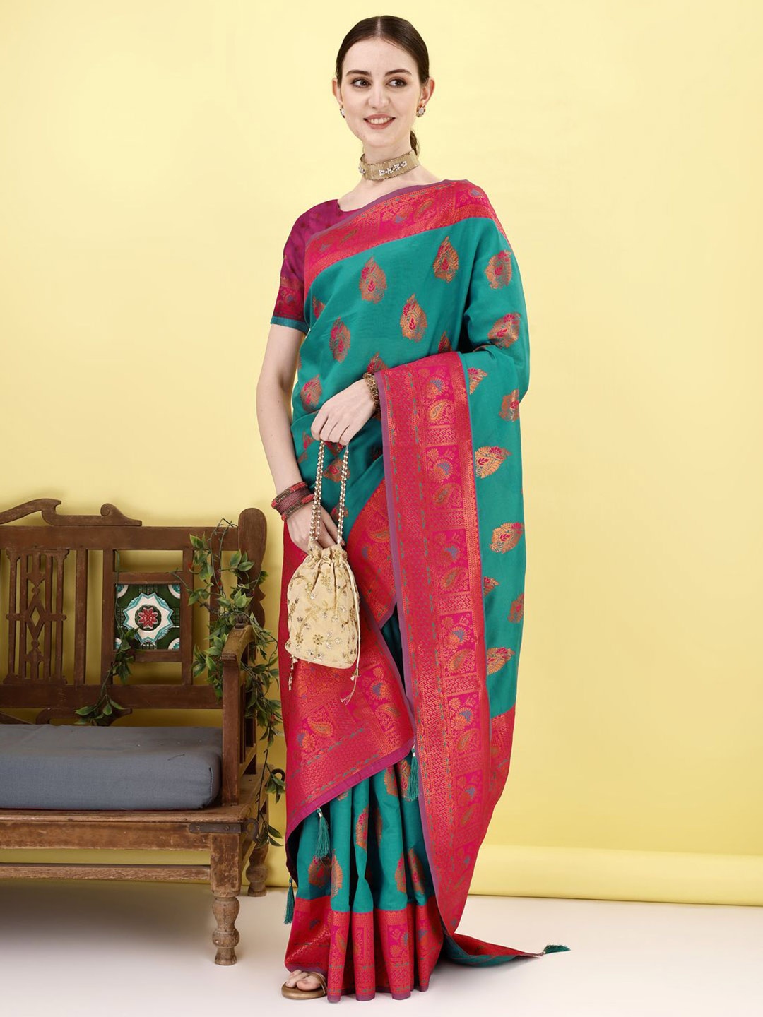 

JUST FASHION Woven Design Zari Art Silk Banarasi Saree, Green