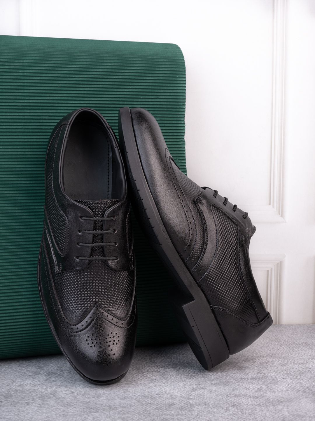 

Trendigo Men Leather Formal Brogues, Black