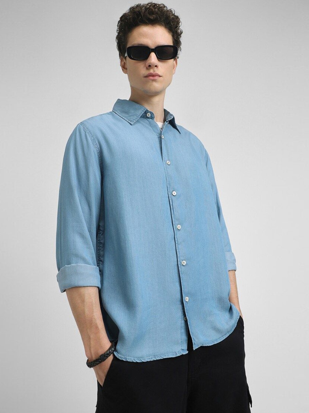 

FOREVER 21 Men Spread Collar Solid Casual Shirt, Blue