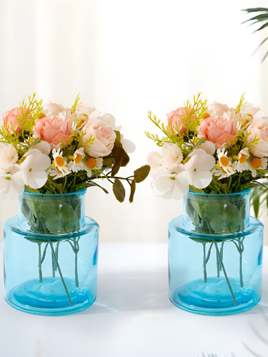

UMAI Blue Transparent Glass Flower Vase