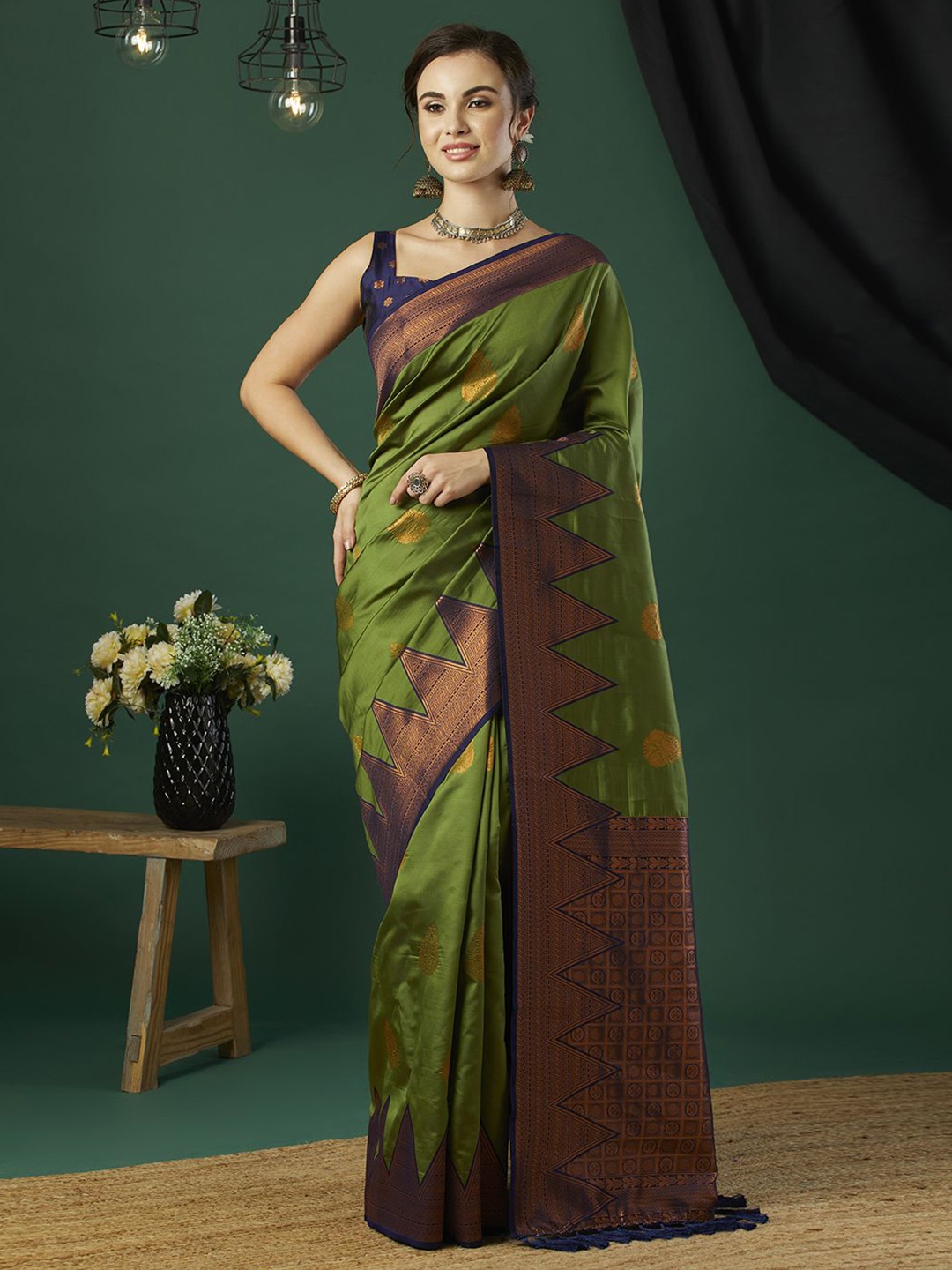 

HI FI NX Woven Design Zari Pure Silk Banarasi Saree, Green