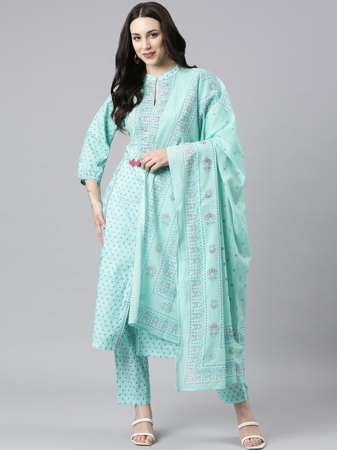 

Neerus Women Floral Printed Panelled Beads and Stones Kurta with Trousers & With Dupatta, Green