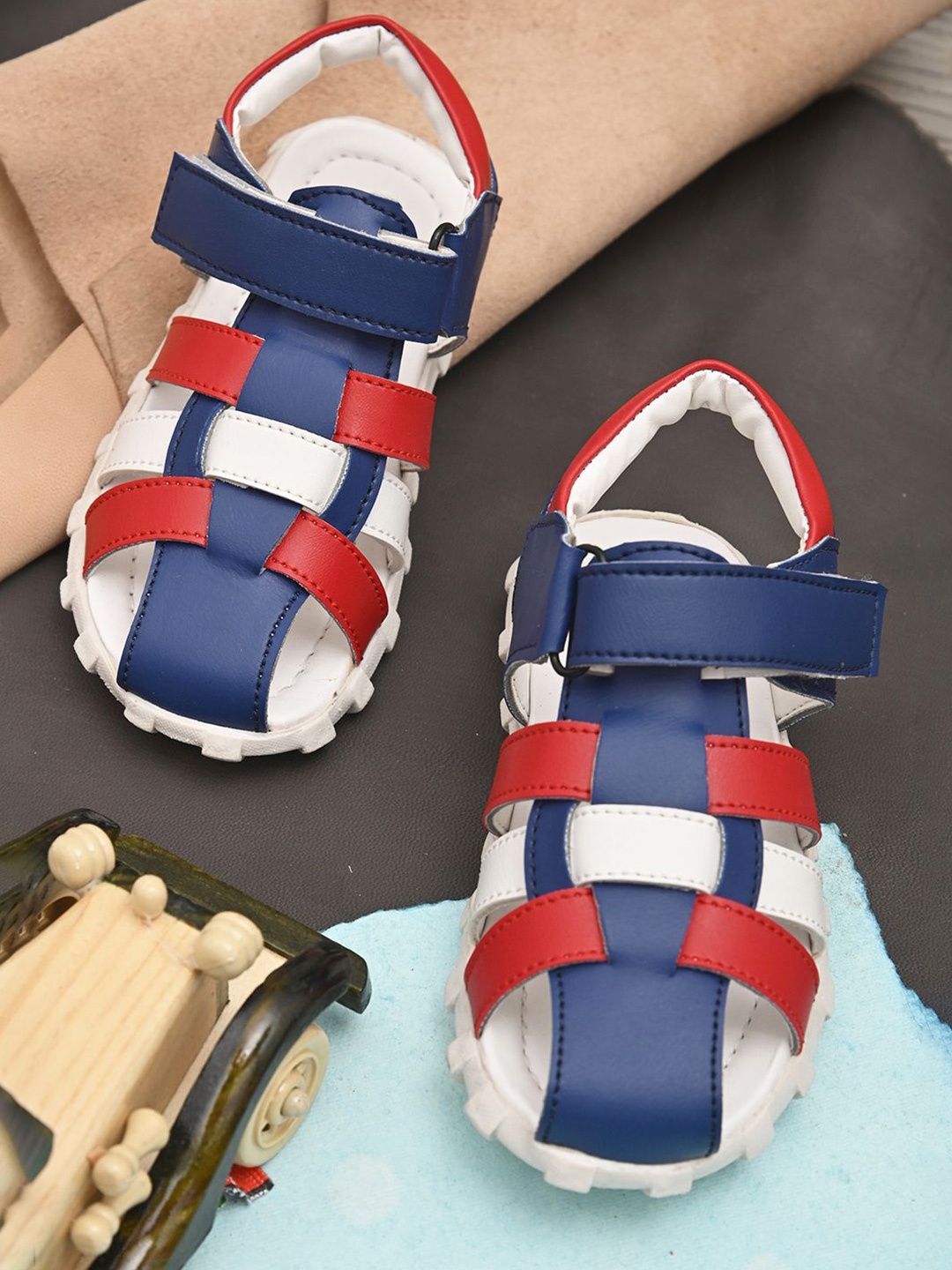 

STEFENS Kids Colourblocked Sports Sandals, Blue