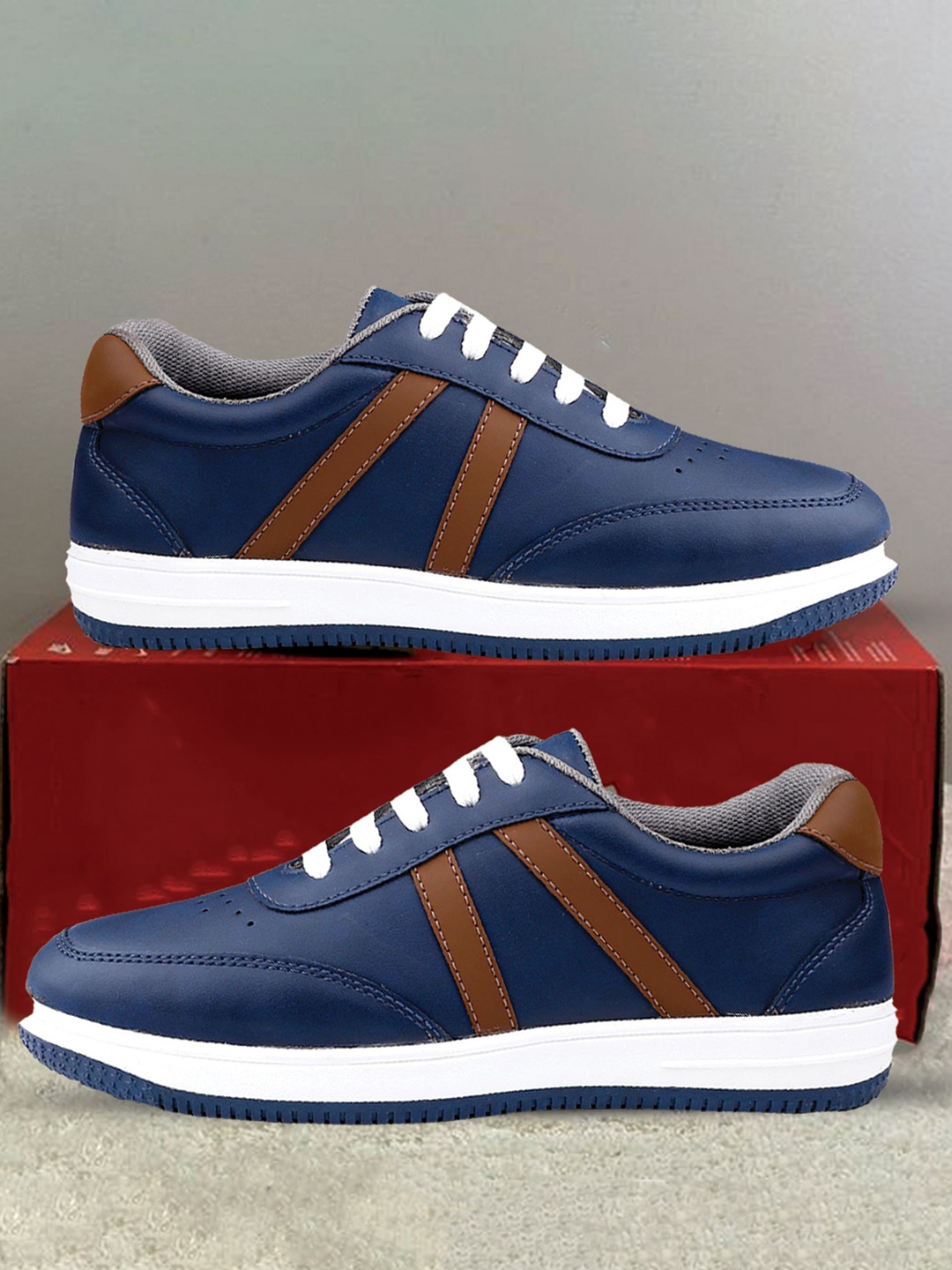 

Bxxy Men Striped Lace-up Sneakers, Blue