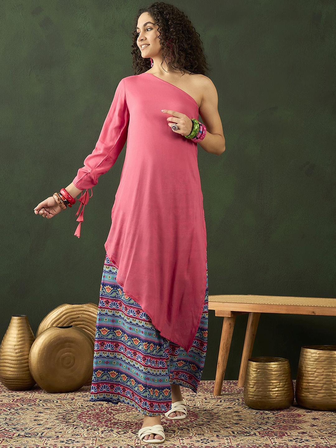 

Sangria Printed One Shoulder Kurta & Palazzo, Pink