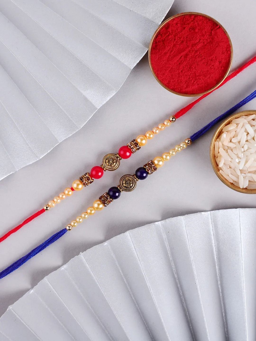 

fnp Sneh Shining Pearls Rakhi Set Classic Pearls, Red