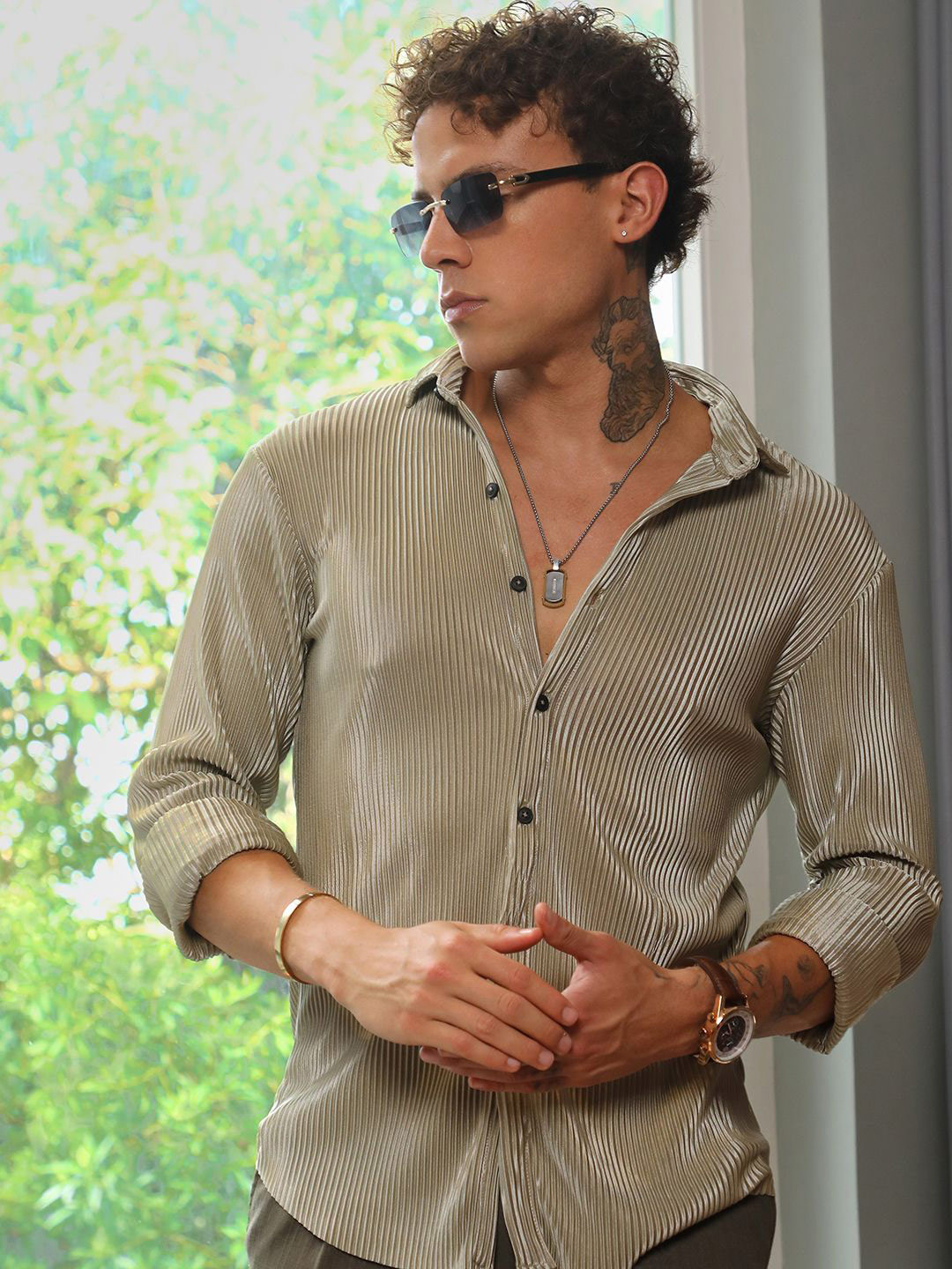 

Campus Sutra Men Comfort Spread Collar Solid Casual Shirt, Green