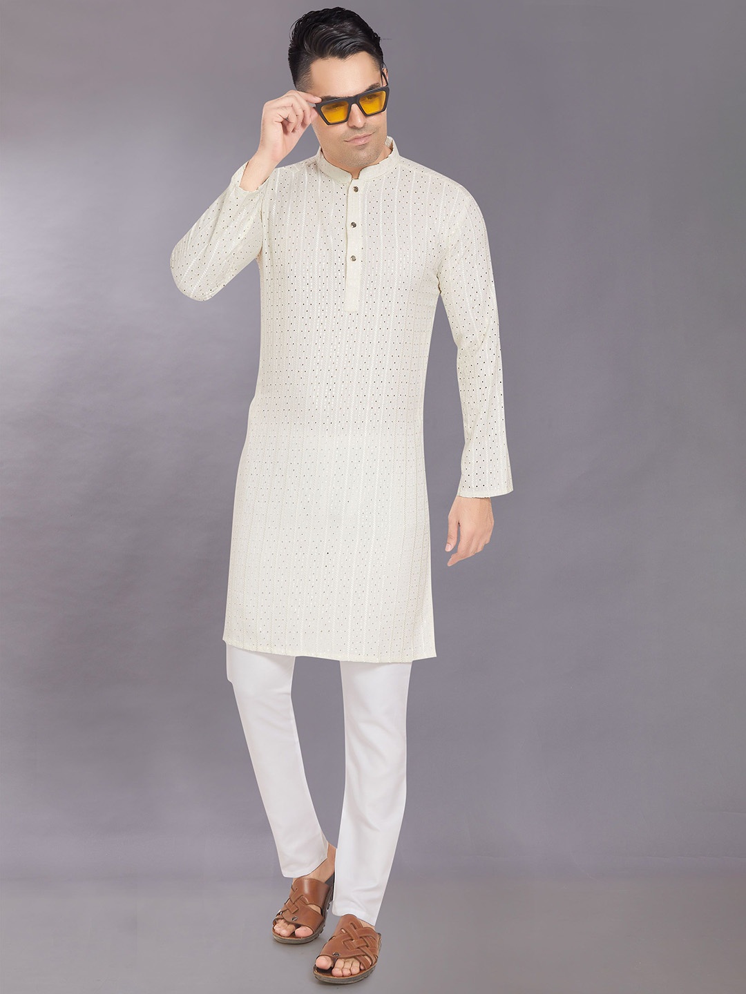 

DIVISIVE Men Geometric Cold-Shoulder Sleeves Thread Work Kurta, Cream
