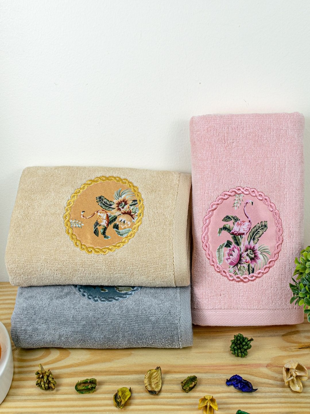 

RANGOLI 3-Pcs Grey & Peach Printed Cotton Highly Absorbent 450 GSM Hand Towel