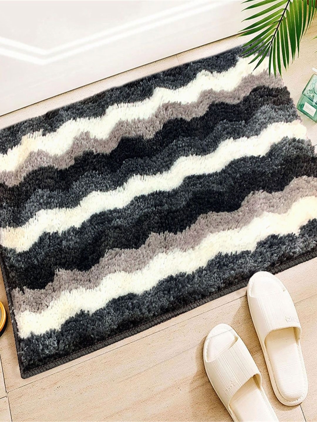 

LUXEHOME INTERNATIONAL Grey & White Colourblock Anti- Skid Bath Rug