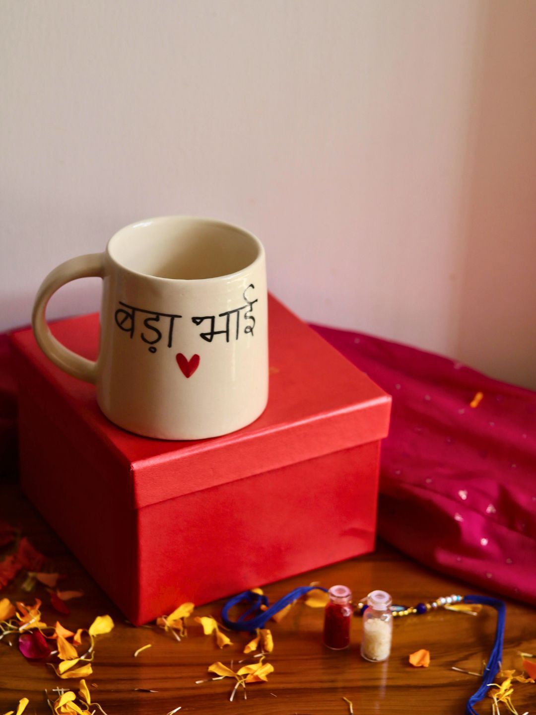 

WEAVING HOMES Rakhi With Bada Bhai Printed Mug & Roli Chawal, Gold