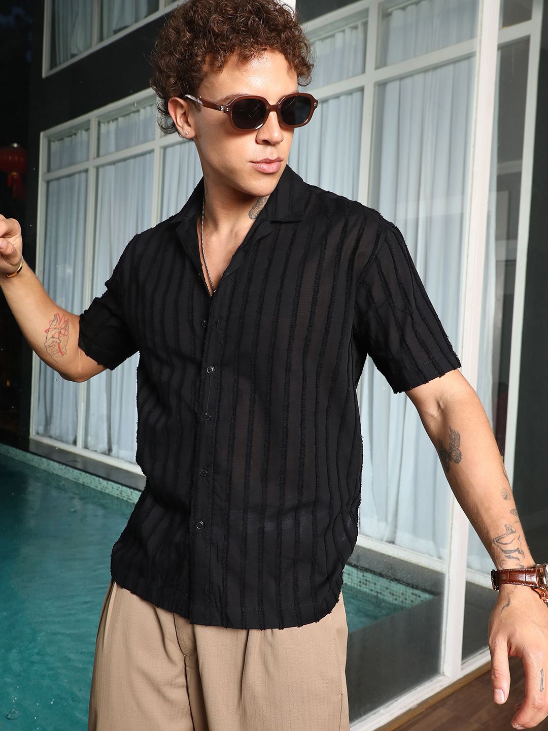 

Campus Sutra Men Comfort Spread Collar Solid Cotton Casual Shirt, Black