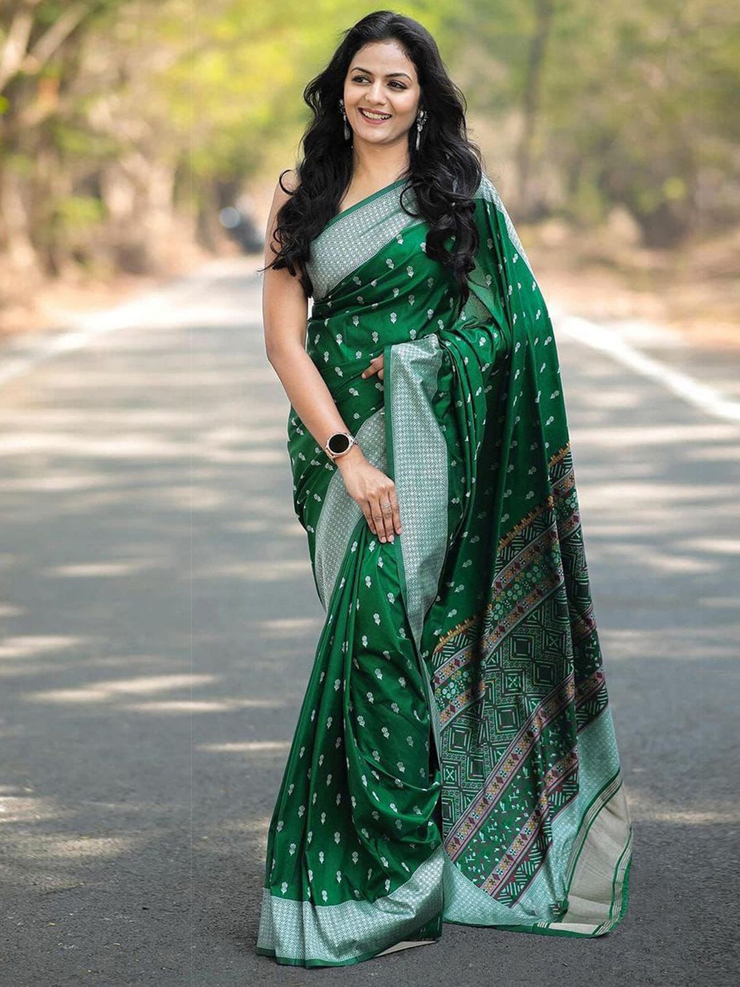 

KALINI Woven Design Zari Floral Saree, Green